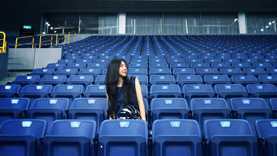 到高雄看場地的萬芳，對首次攻高雄巨蛋，神情超愉悅。（聯成娛樂提供）