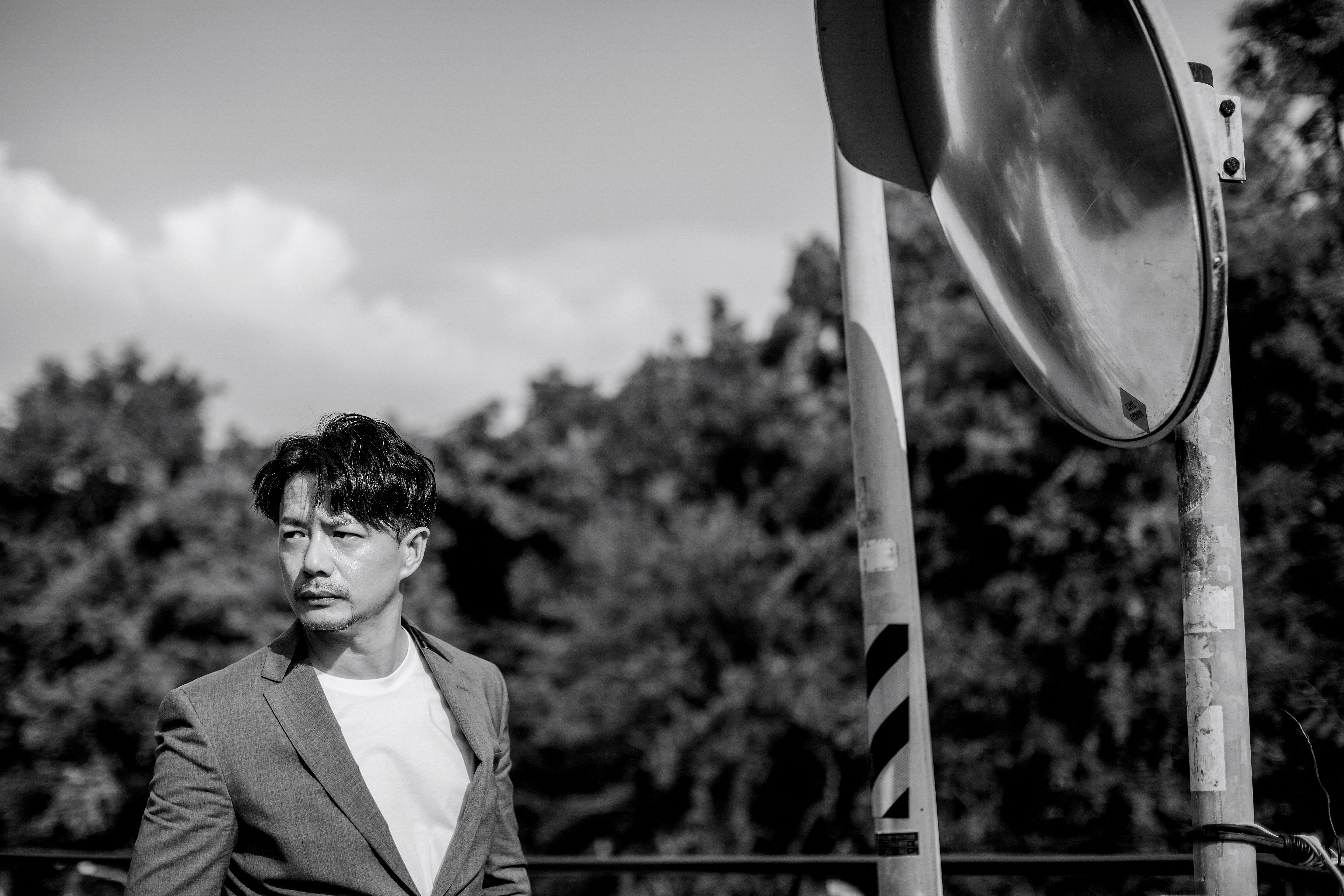 曾有一段時間，段奕宏認為只有舞台劇才能叫表演，對於戲劇演出有所排斥，但最後承認那只是內心的小清高，只是躲在舒適圈。