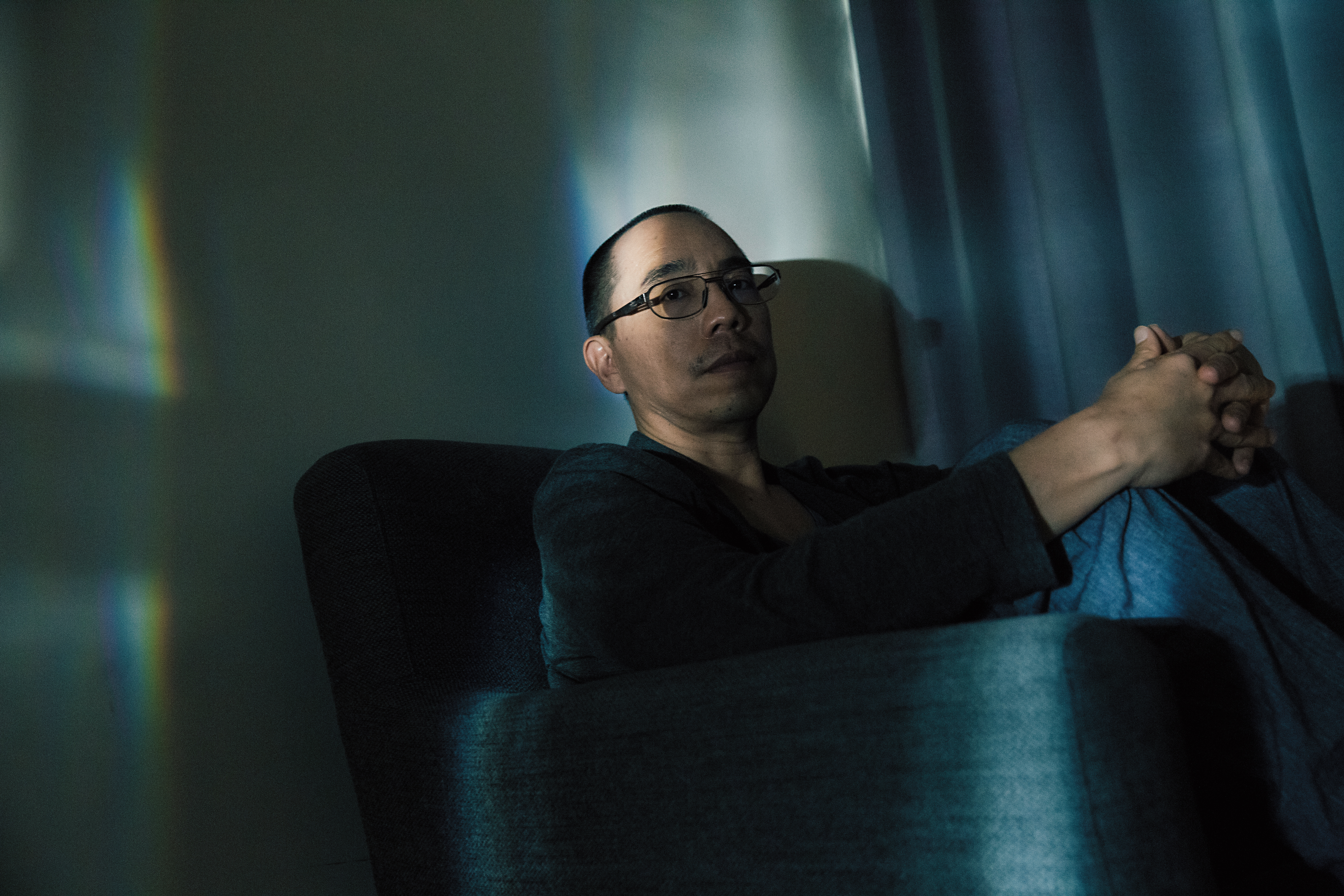 阿比查邦的電影常遊走於現實和虛幻，他的首部劇場作品《熱室》也具備同樣特質。