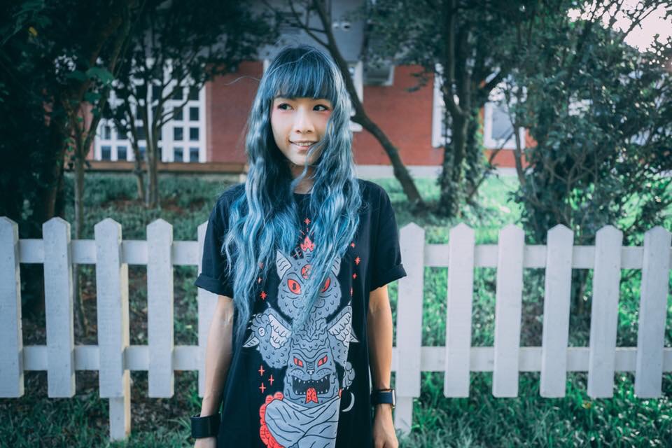 原子邦妮主唱查查歷經大陸節目洗禮，曲風逐漸向主流靠攏。（翻攝自原子邦妮臉書）