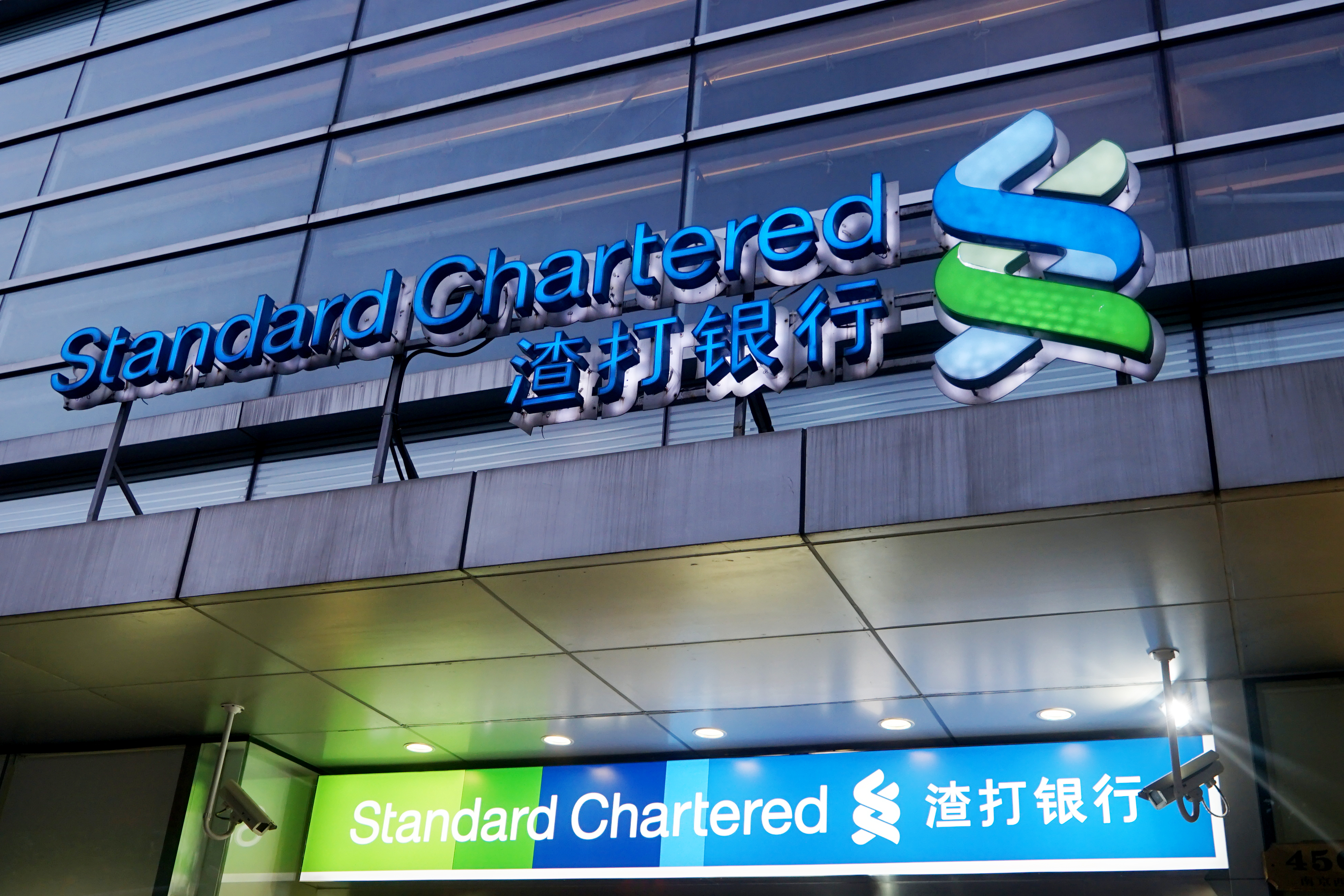 英渣打銀行倫敦總部明令禁止員工使用公司Wi-Fi觀看世足賽轉播。（東方IC）