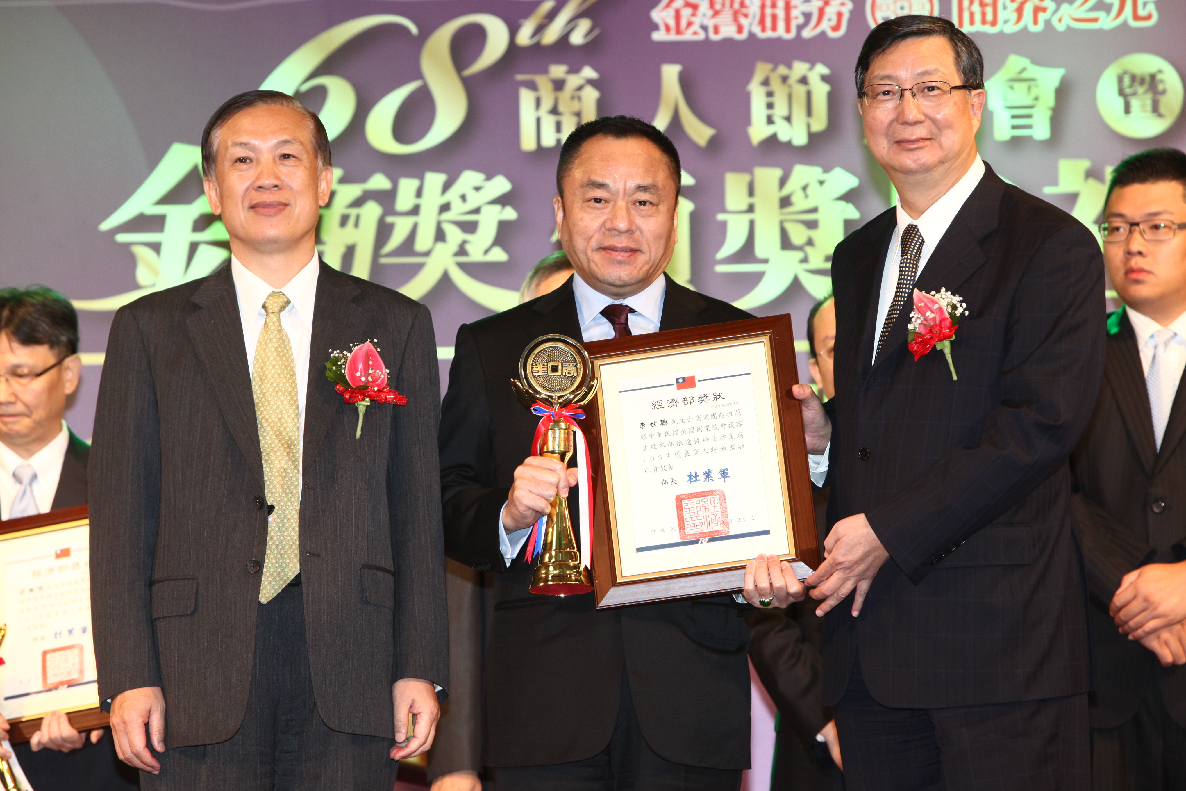 有殯葬大亨之稱的李世聰投資有成，事業版圖橫跨媒體、金融、建設、美妝等產業。（資料照片）