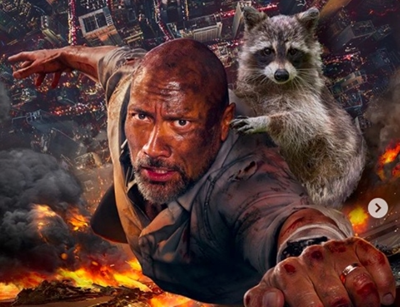 為了呼應時事，巨石強森請來浣熊跟他一起爬大樓。（翻攝Instagram）