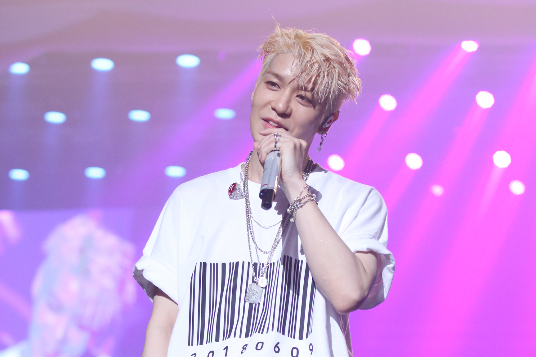 雖然韓國首爾中央地方檢查廳以證據不足為由，給予姜成勳不起訴處分，但姜成勳形象已不如以往。（WOORI 娛樂提供）