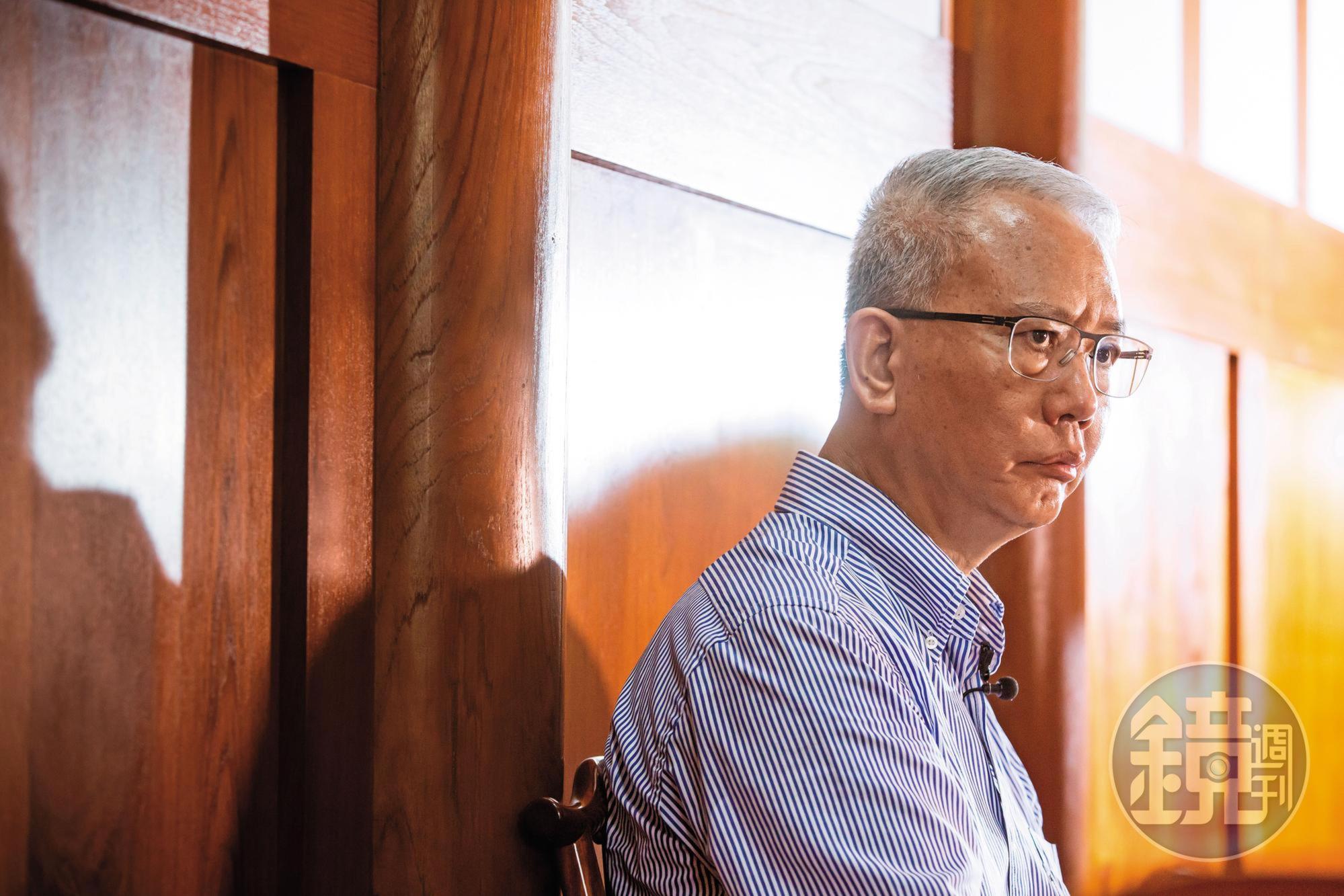 頂新集團前董事長魏應充目前因另件油品案在八德外役監服刑，在獄中仍修習佛法。