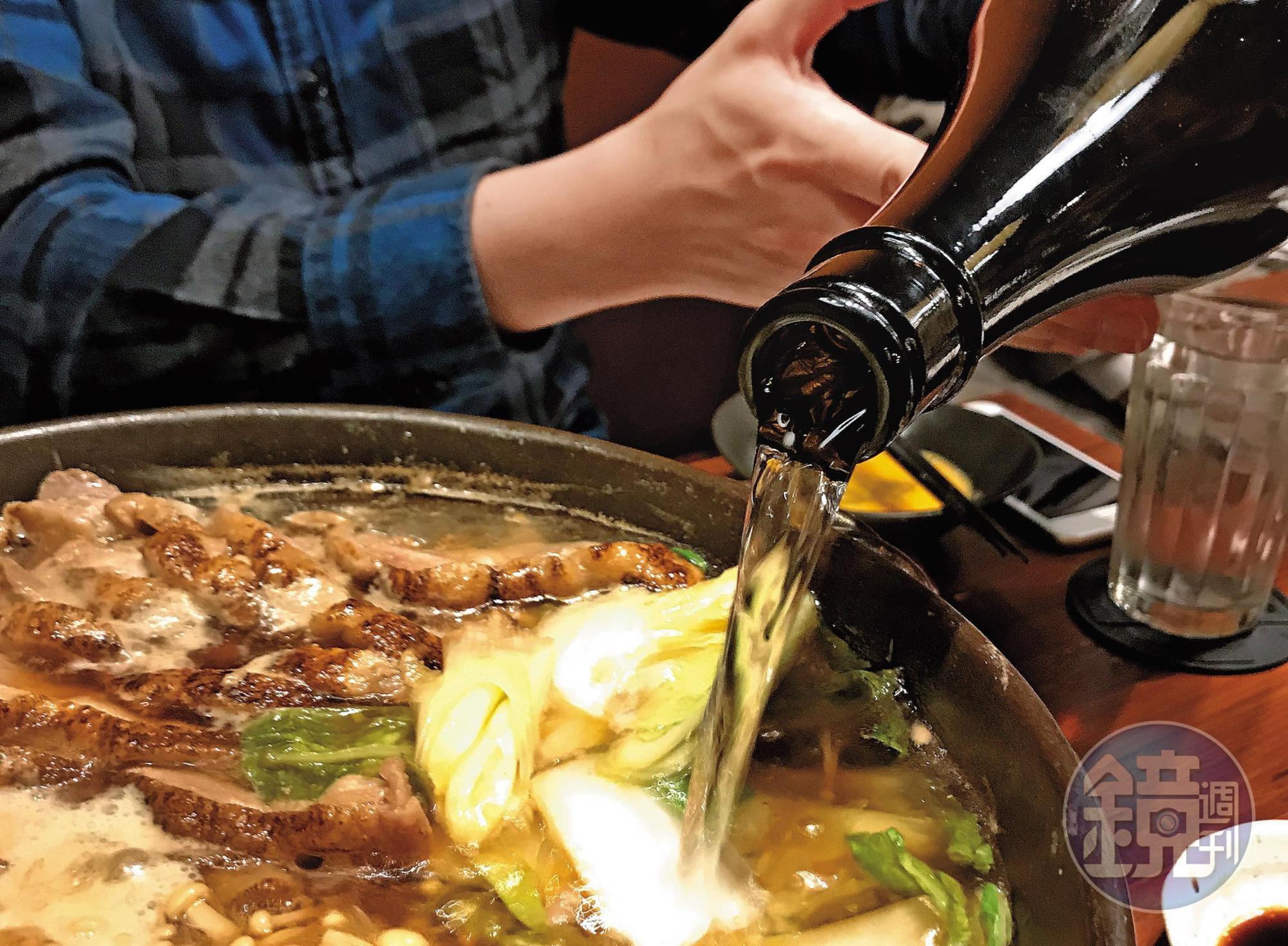 誰說把日本酒加入火鍋裡煮不行?能與食物融合並且更美味,就發揮了它的功能。
