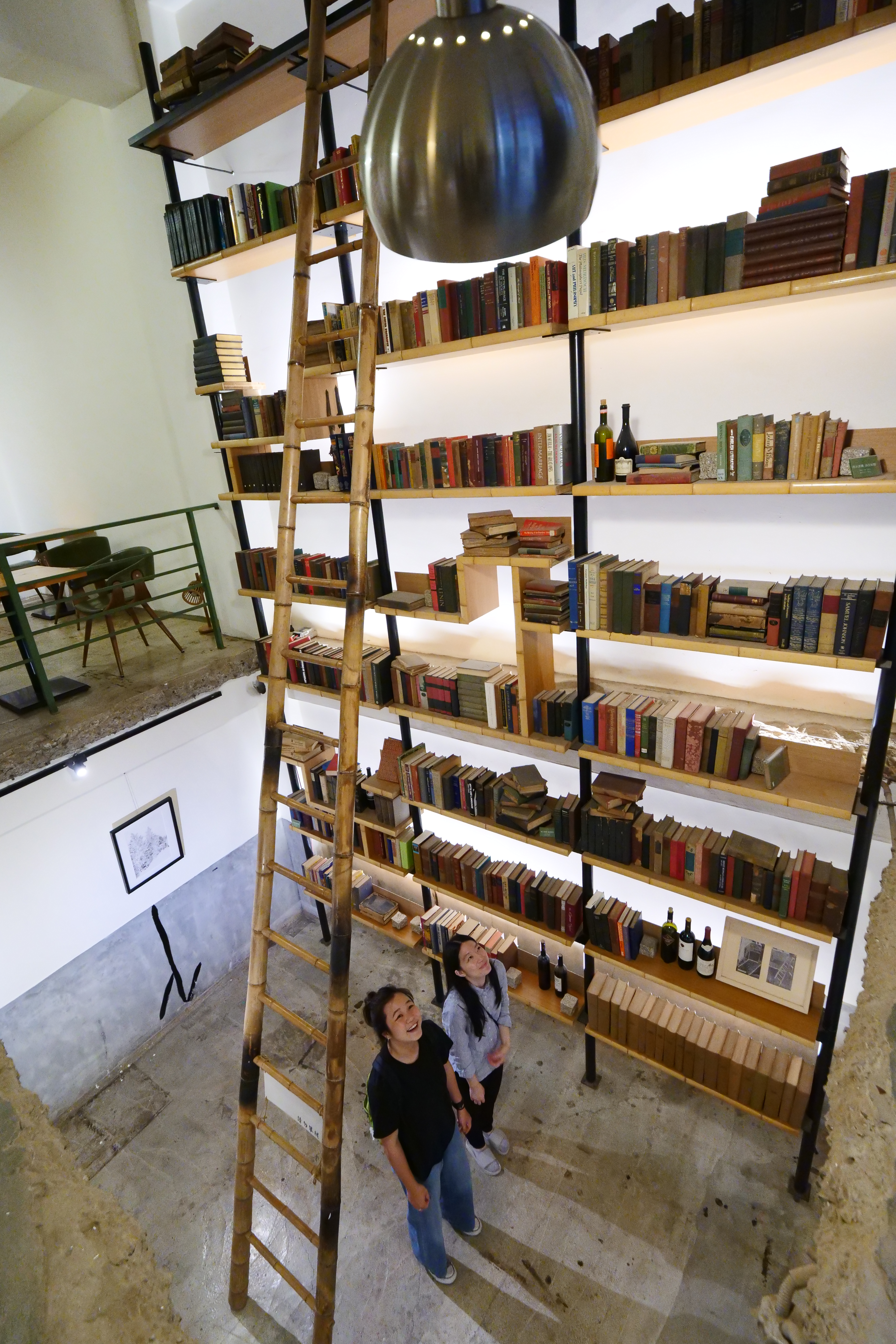 這一幕竹梯書牆風景，是書店的經典印象。