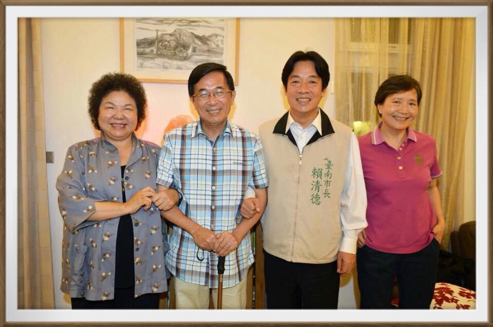 前總統陳水扁今貼出與行政院長賴清德、總統府秘書長陳菊以及台灣觀光協會會長葉菊蘭合照。（翻攝陳水扁臉書）