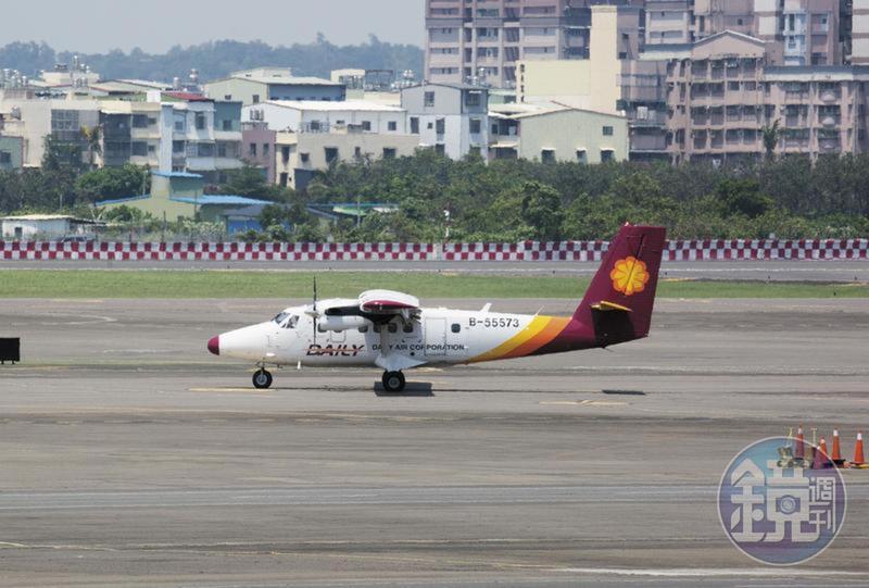 德安靠補助及機票年收入至少近4億元，但卻年年透過管道向民航局哭窮。
