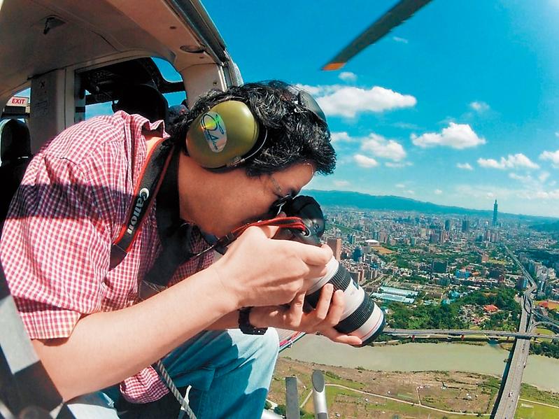 已故導演齊柏林2天規劃飛行時數約為8至10小時，估計至少就要燒掉台幣72萬至90萬元。（台灣阿布電影公司提供）