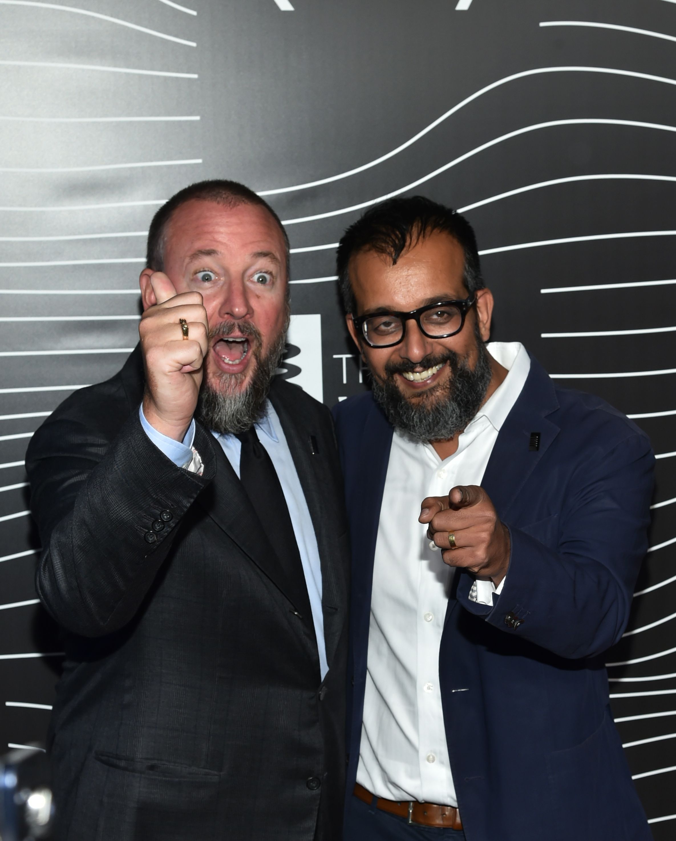 2016年5月，Vice兩位共同創辦人艾爾維（Suroosh Alvi）（右）與蕭恩史密斯（Shane Smith）（左）出席威比獎頒獎典禮。（東方IC！）