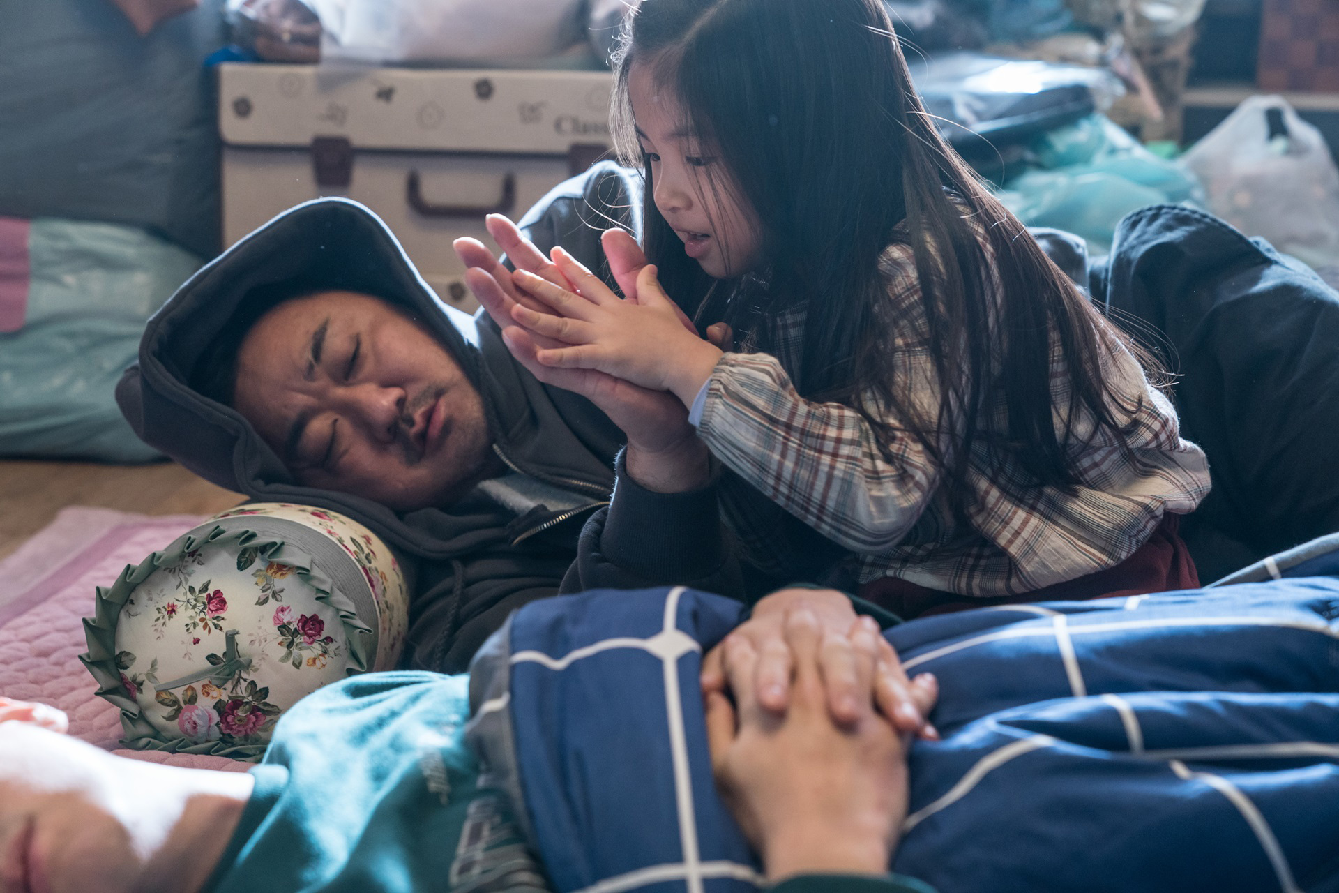 韓星馬東石外形粗曠，和女童星對戲格外溫柔。（華映電影提供）