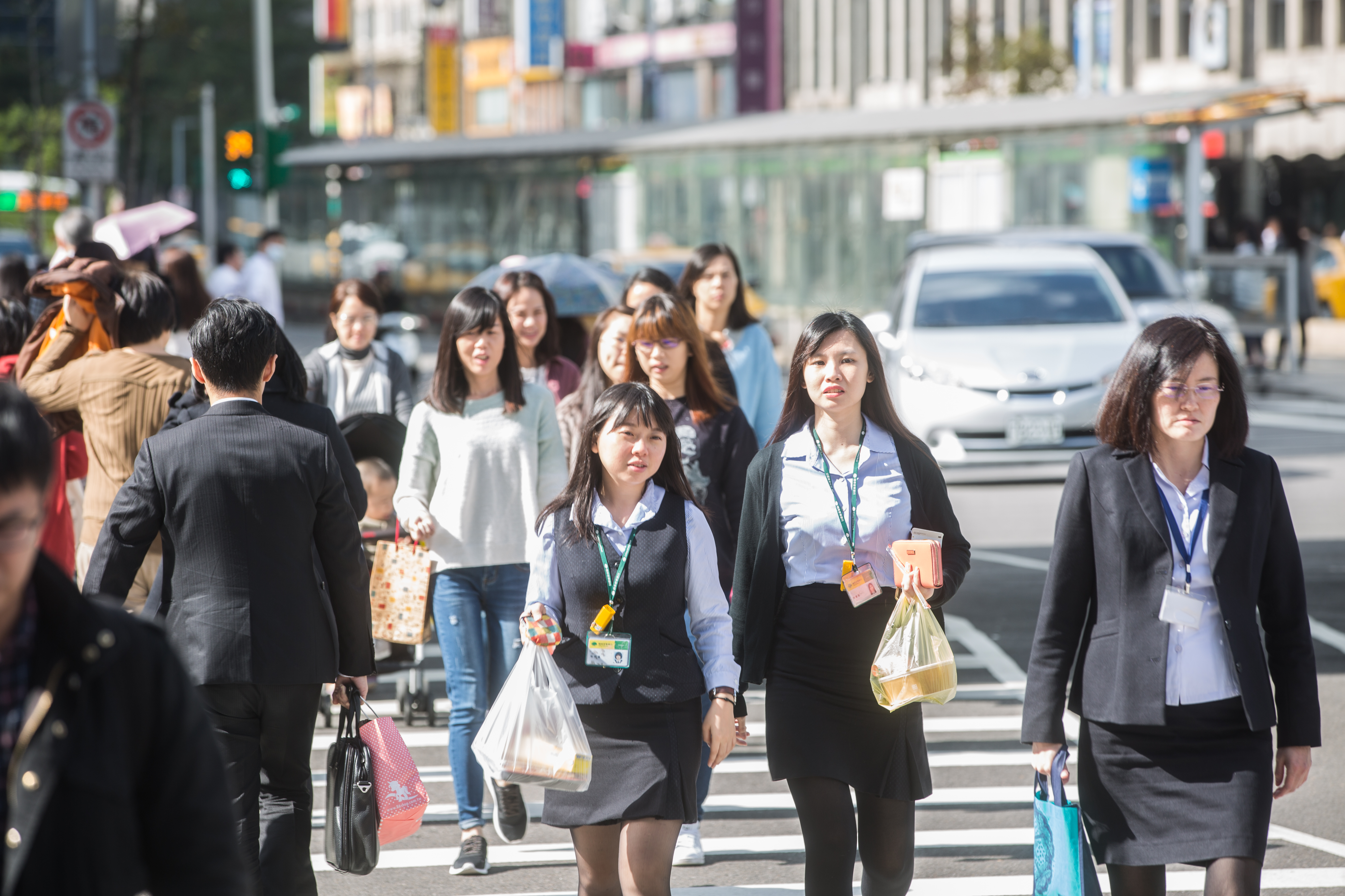 新制勞退金有雇主提繳至少6%，若勞工再自願多提最高6%，即能輕鬆累積出翻倍的退休金。
