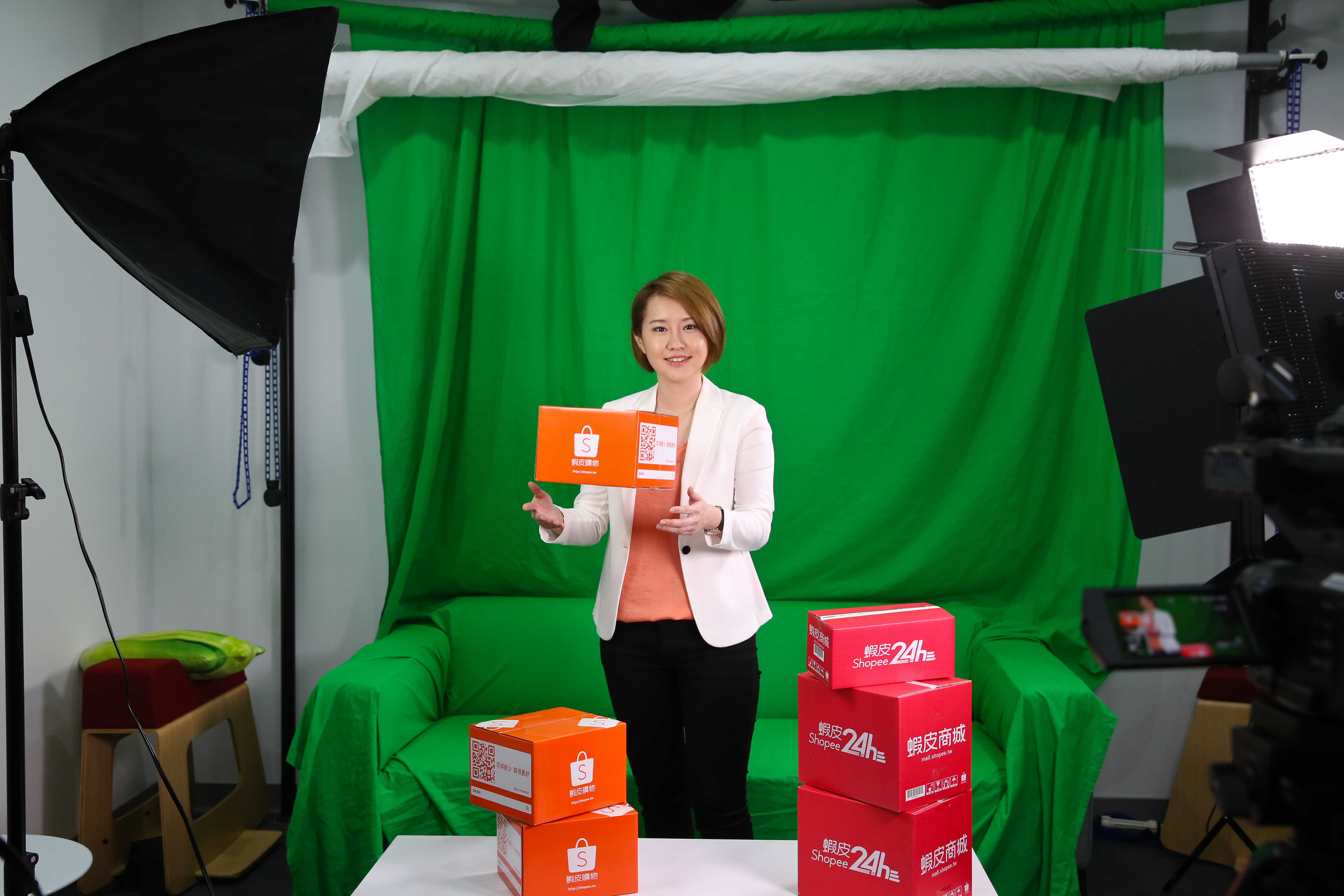 自稱「購物狂」的楊晨欣曾在蝦皮上賣掉二手iPhone。