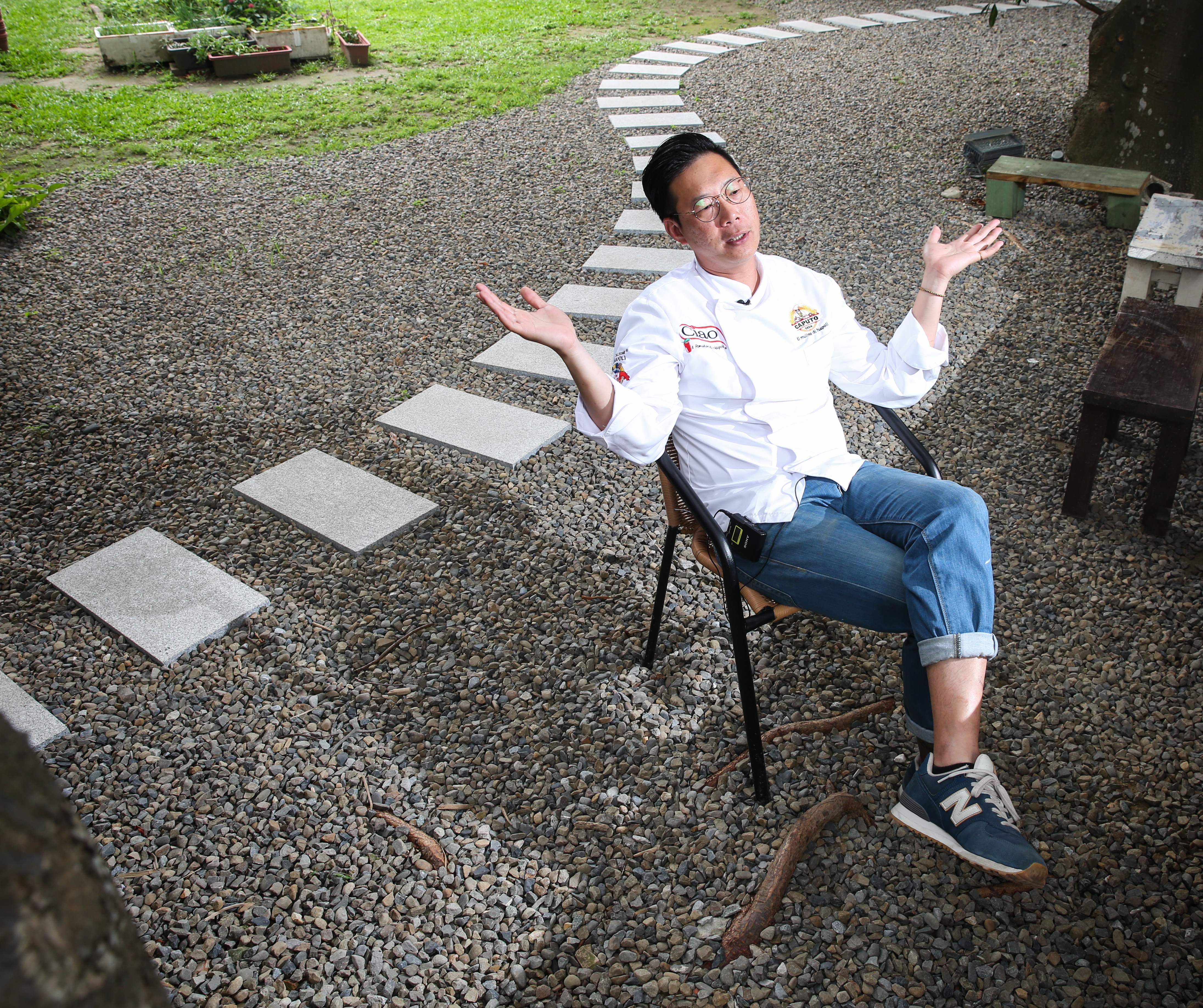 陳宥豪一度為了還卡債和房貸而去當消毒人員，卻差點把自己嚇破膽。