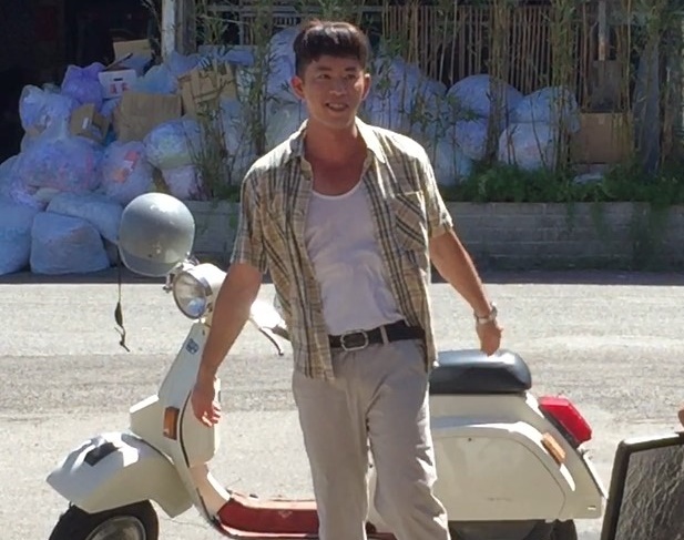 韓宜邦（Junior）在大愛新戲《阿英的成長日記》中戴上暴牙演活劇中人。（艾迪昇傳播提供）