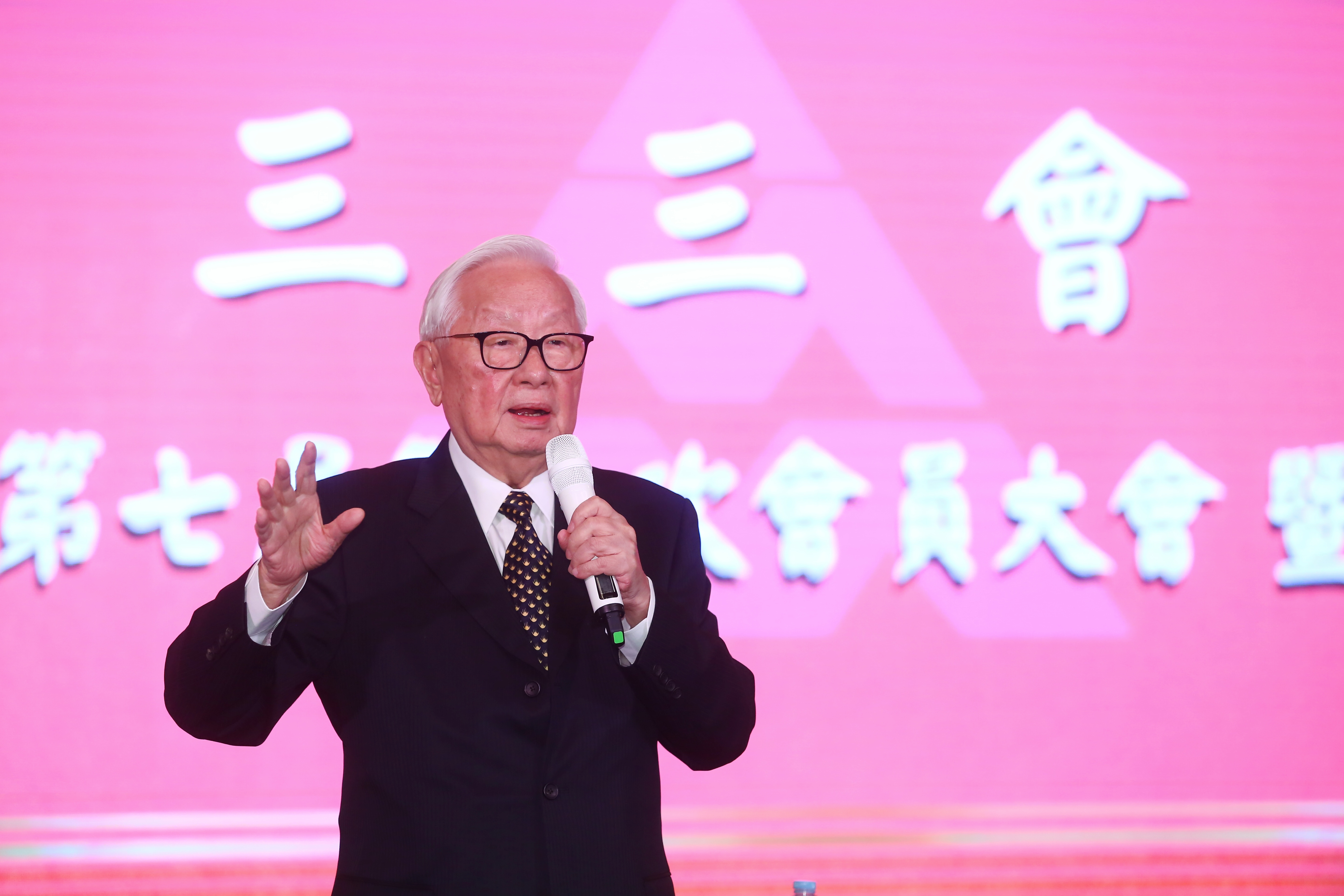 台積電創辦人張忠謀表示，美中貿易戰若開打，對全世界都不利。