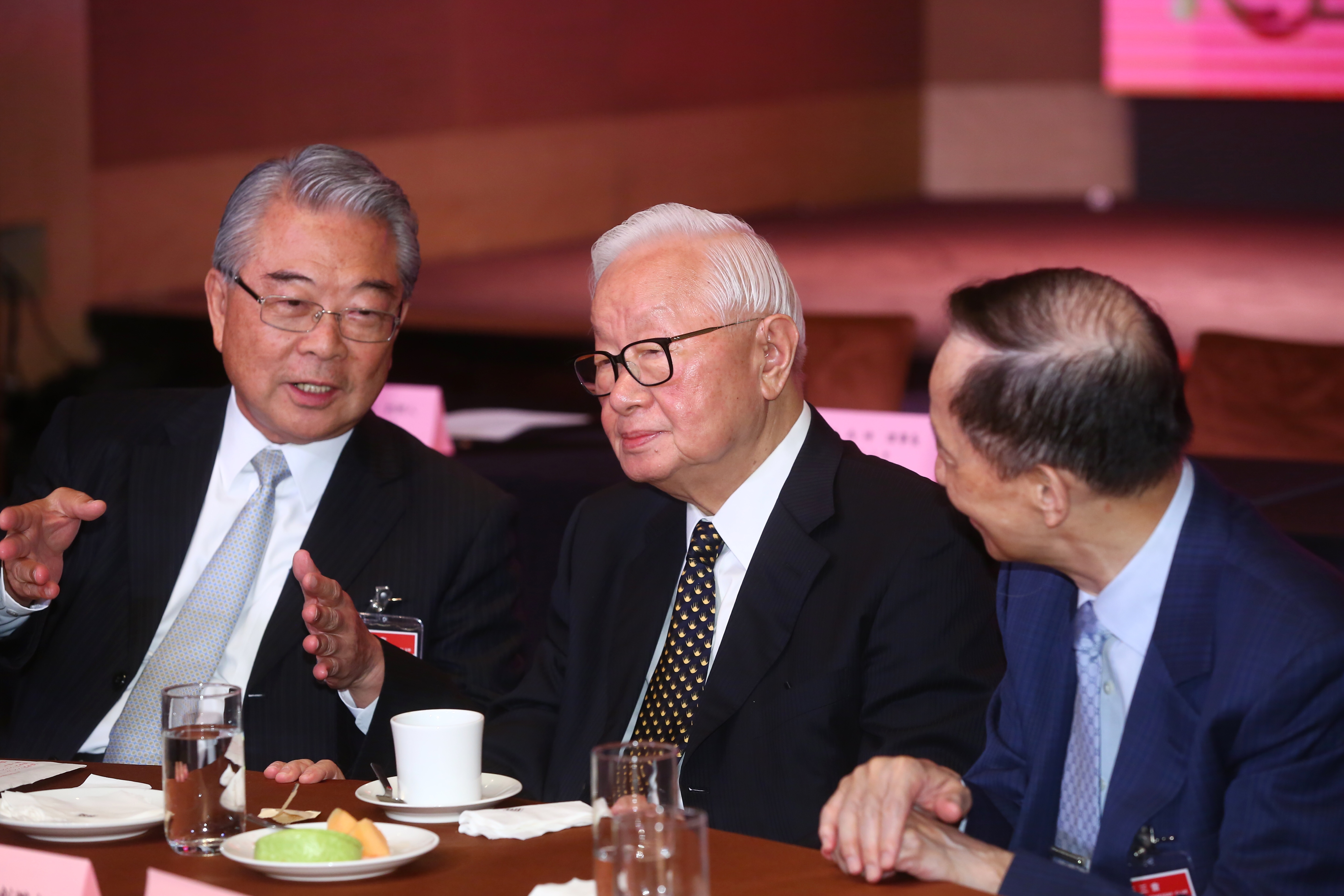 張忠謀在6月5日退休後，今天首度到三三會以「企業經營的心得」為題進行演講。
