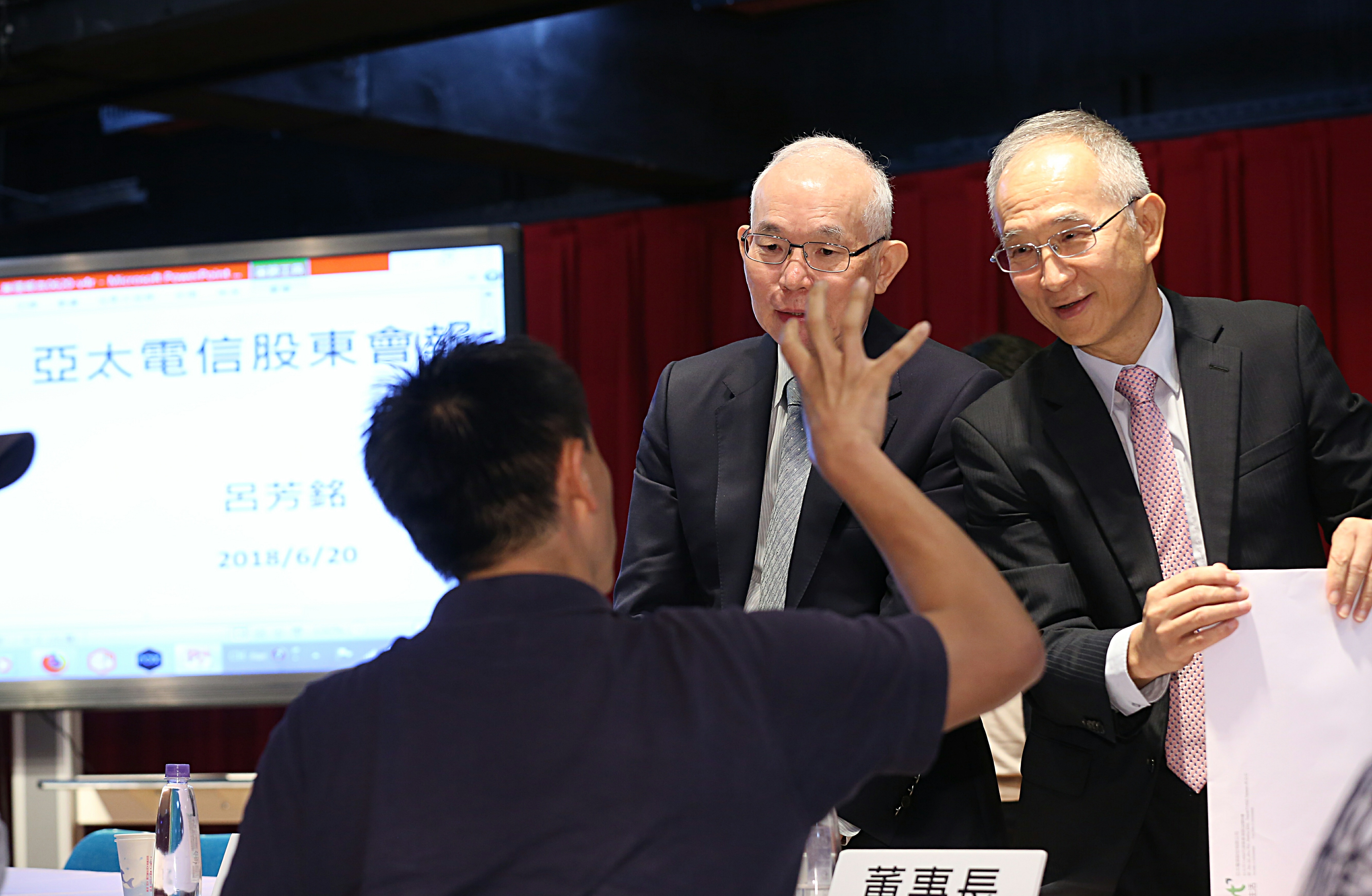 呂芳銘強調郭董都在幫助亞太電信走向數位化、智慧化。