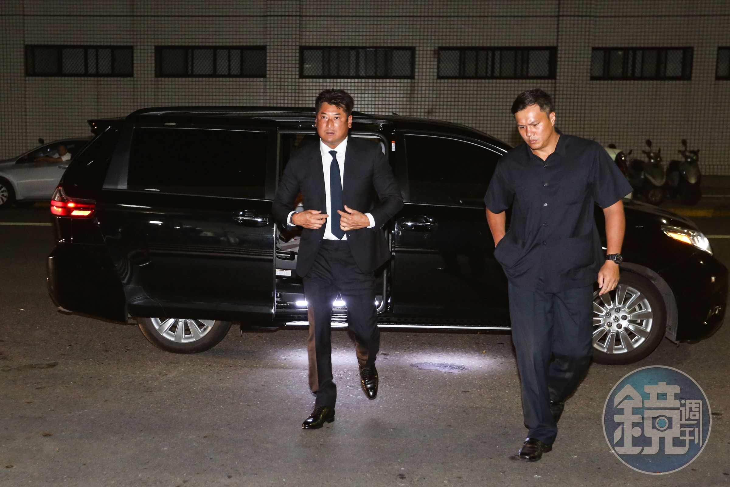 高等法院夜審紅火案，中信慈善基金會董事長辜仲諒出庭，證人陳俊哲卻臨時表示拒證言。