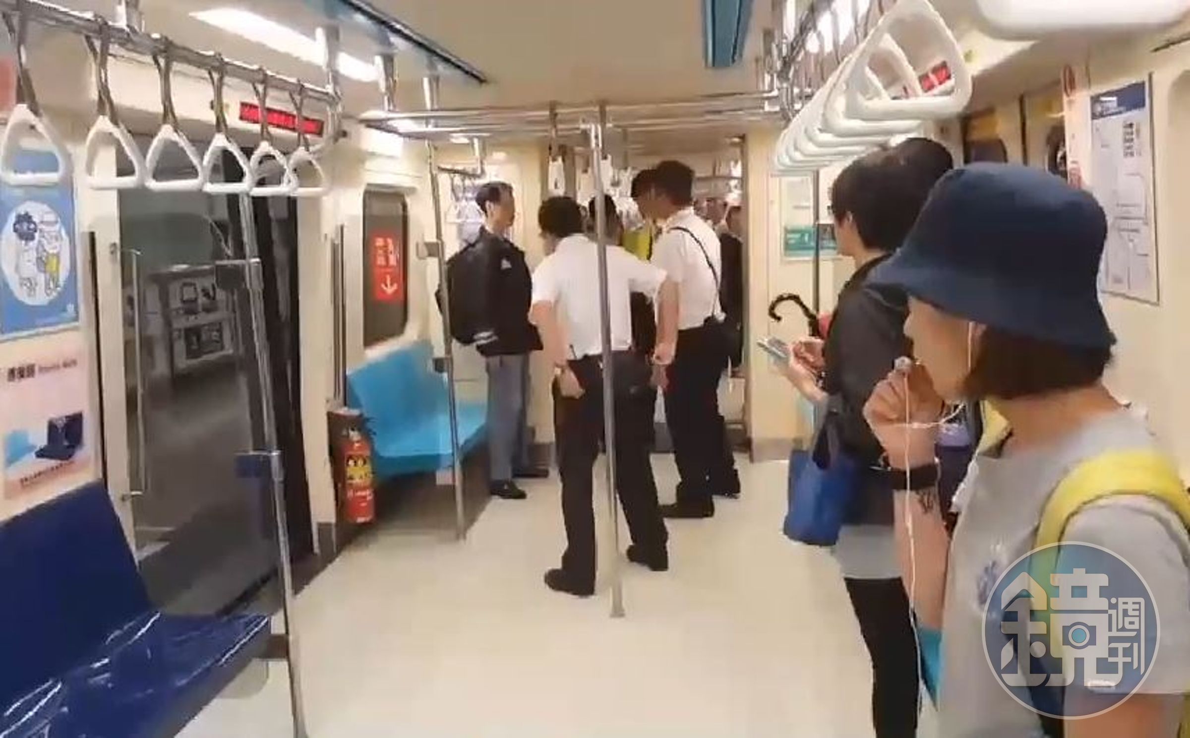 台北捷運昨日上午傳出捷運砍人事件，經查發現已是舊聞。（翻攝網路）