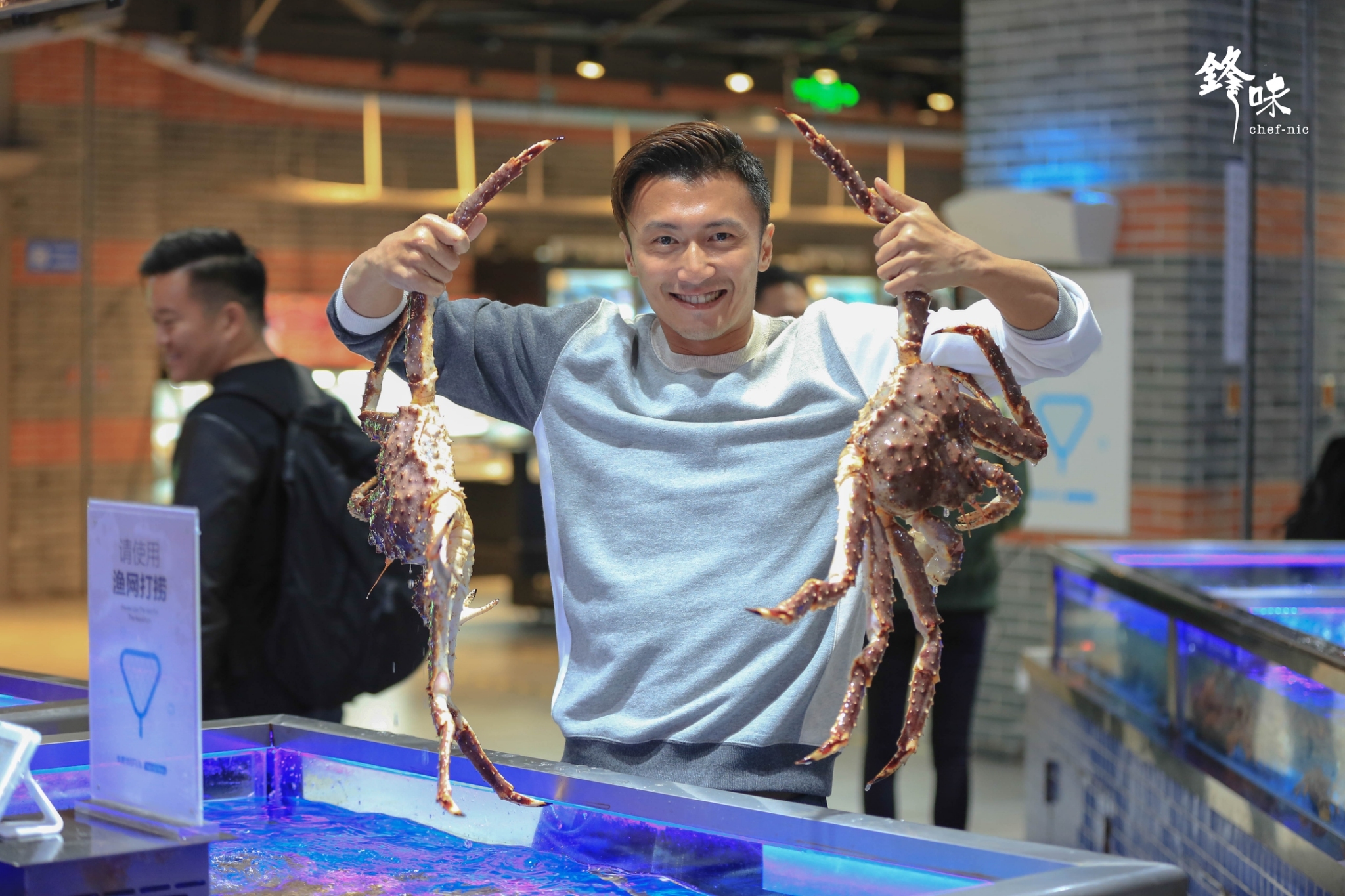 謝霆鋒自白曾是自閉少年，回家都不理老爸，主持美食節目後才改變。（亞洲旅遊台提供）