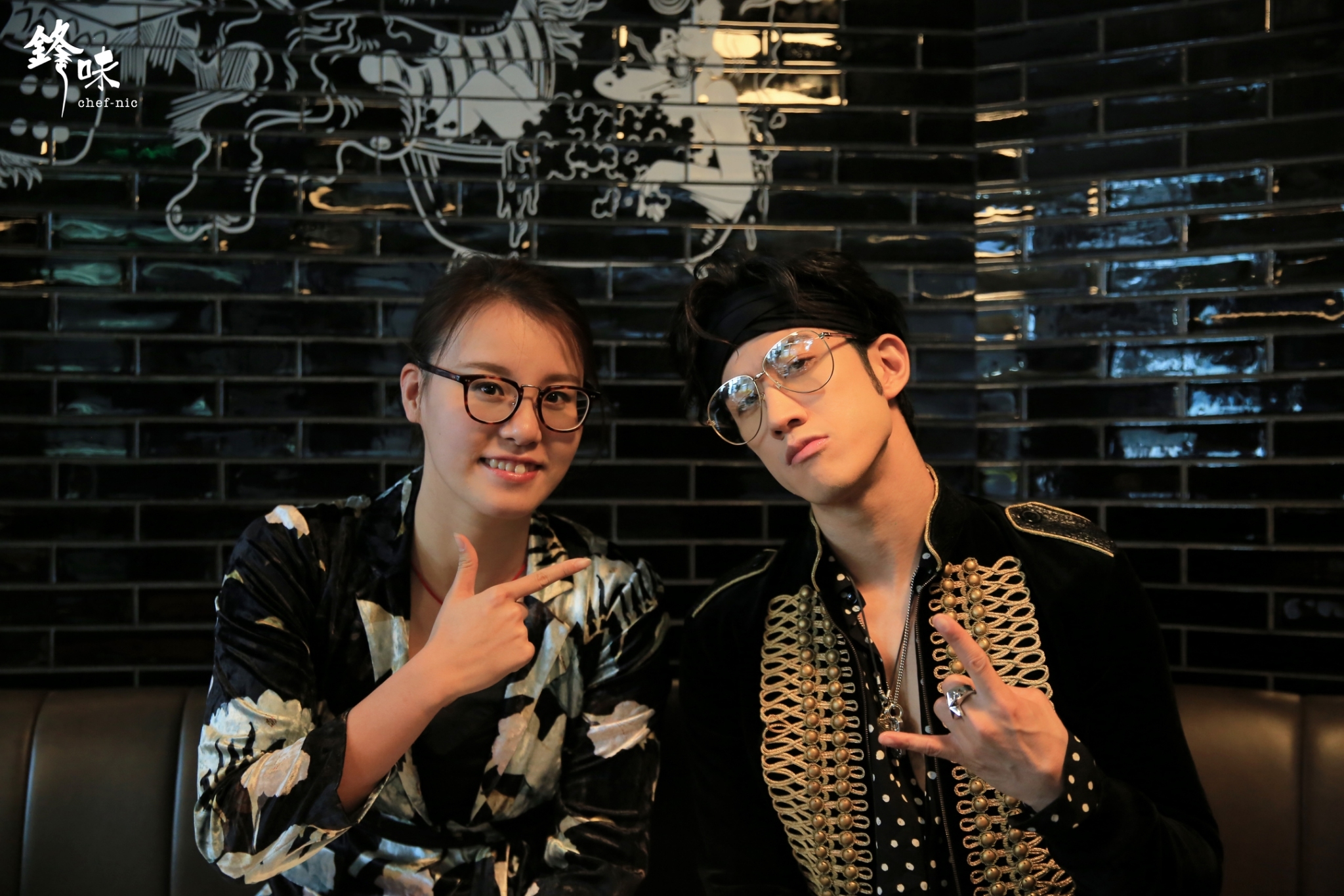 《鋒味》邀請體壇「洪荒少女」傅園慧和偶像男星李治廷同台軋廚藝。（亞洲旅遊台提供）