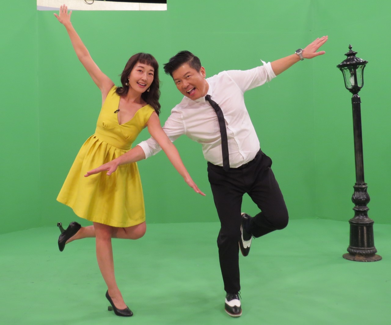 巴鈺擠掉嚴立婷入主衛視中文台《一袋女王》，和曾國城搭檔主持。（衛視提供）