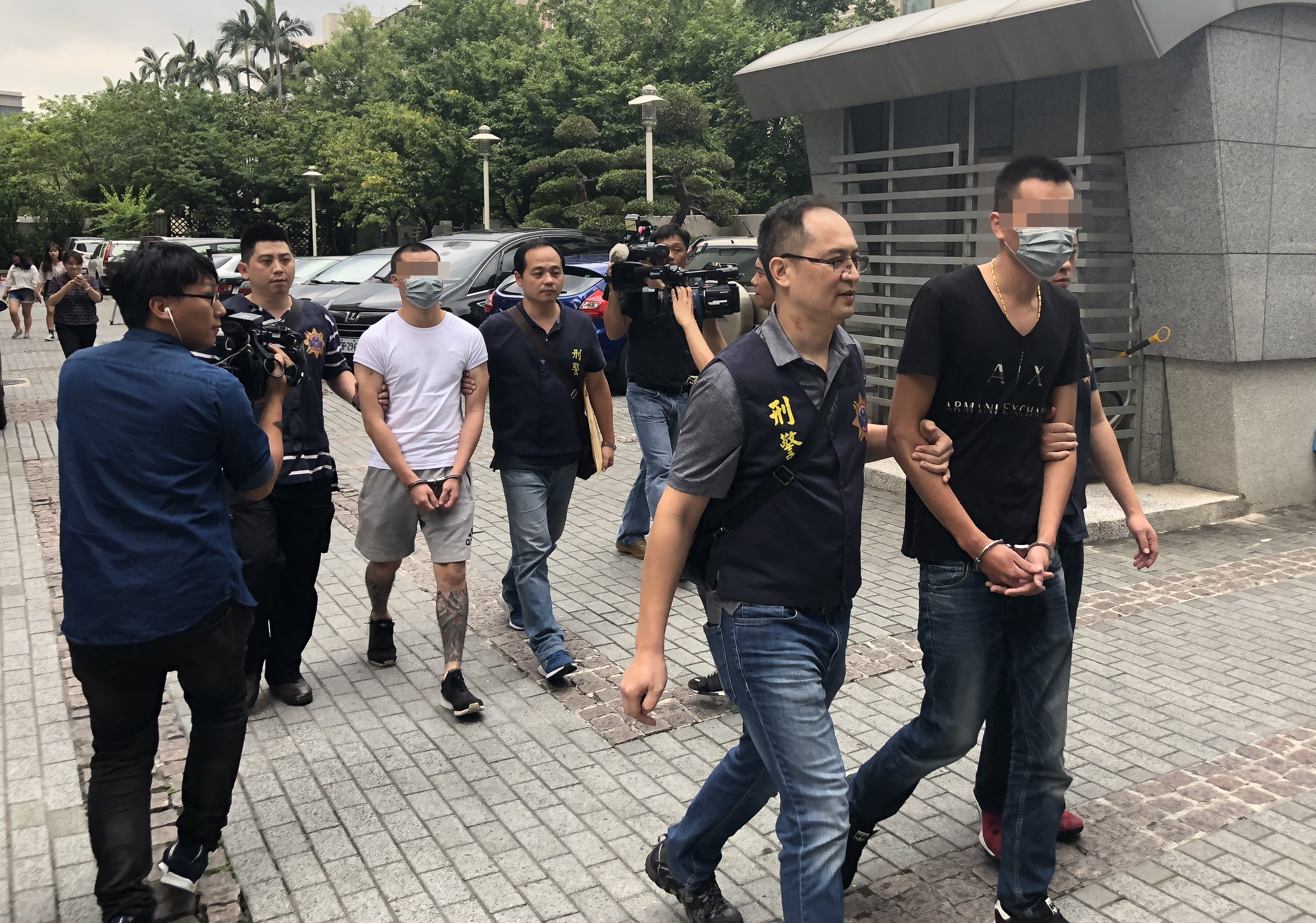 刑事局拘捕林、曾2名年輕藥頭，查獲大量毒梅片。（刑事局提供）