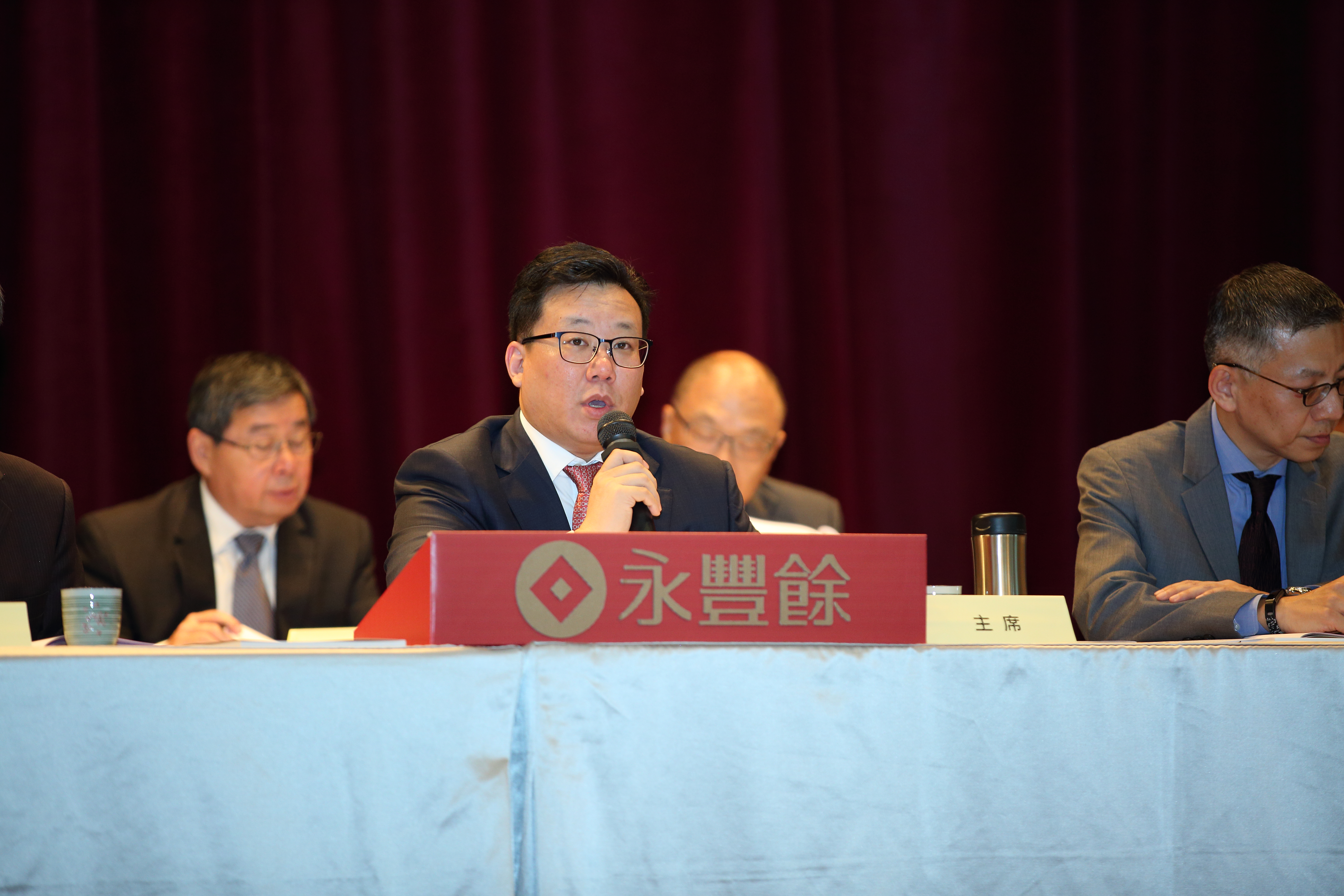 去年永豐餘集團接連爆出弊案後，永豐餘董事長何奕達首度對外露面。