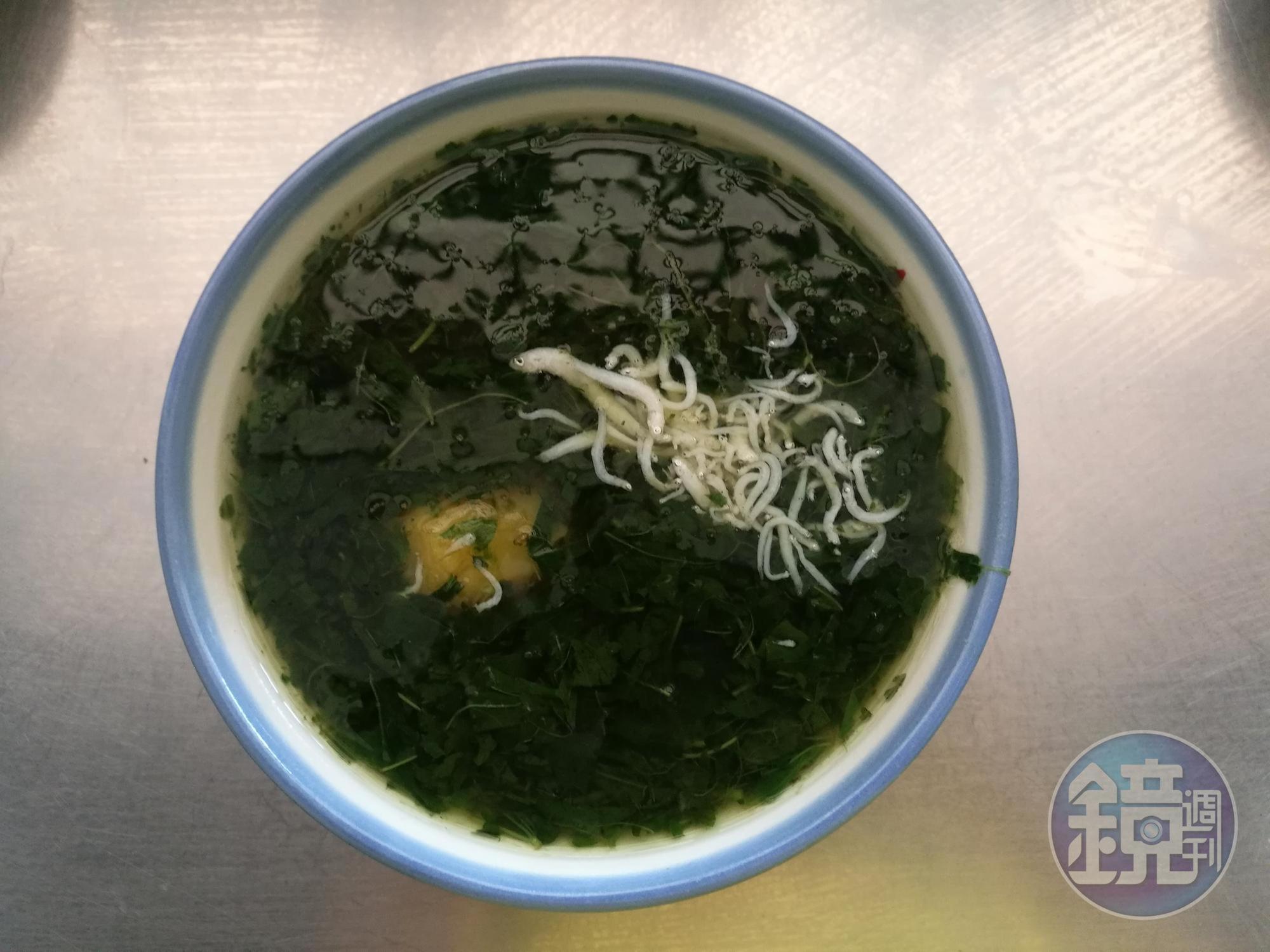 這一碗綠色「勾勾」的湯,是老台中人才懂得的滋味。