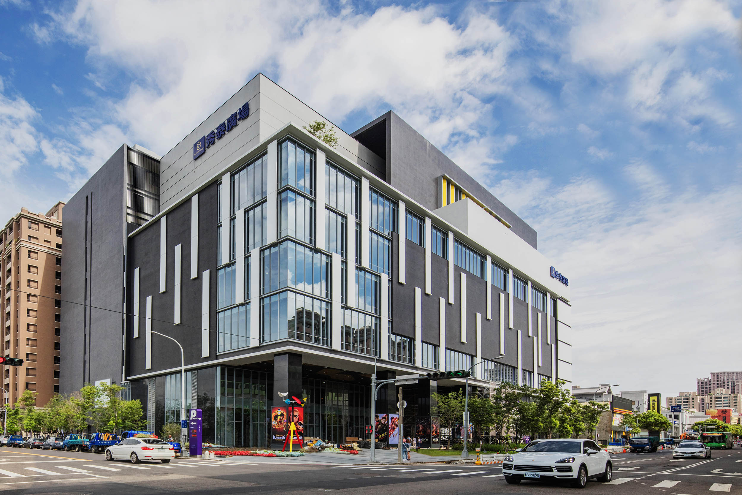 秀泰集團斥資30億元，在台中打造全台首座旗艦館「秀泰生活文心店」。