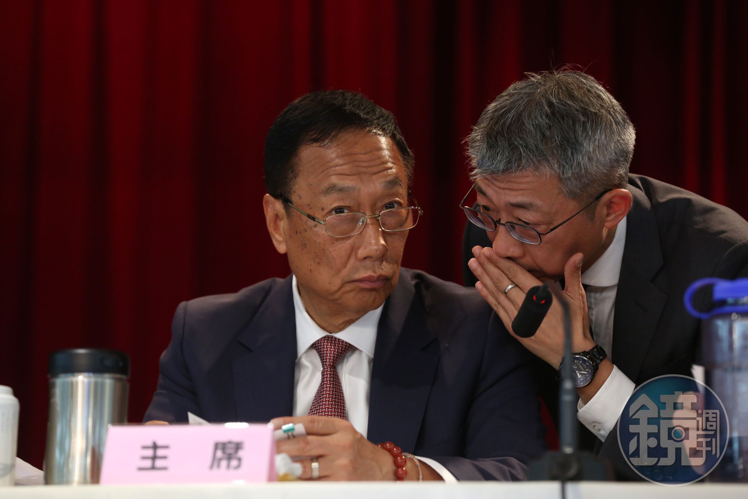 針對去年鴻海獲利比2016年減少7%，郭台銘解釋，是集團積極轉型投資研發，但也對成長率不如預期而向股東致歉。