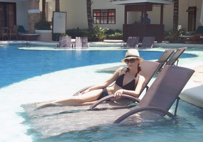 邱琦雯在泳池畔吸引不少帥哥注目禮。（艾迪昇傳播提供）