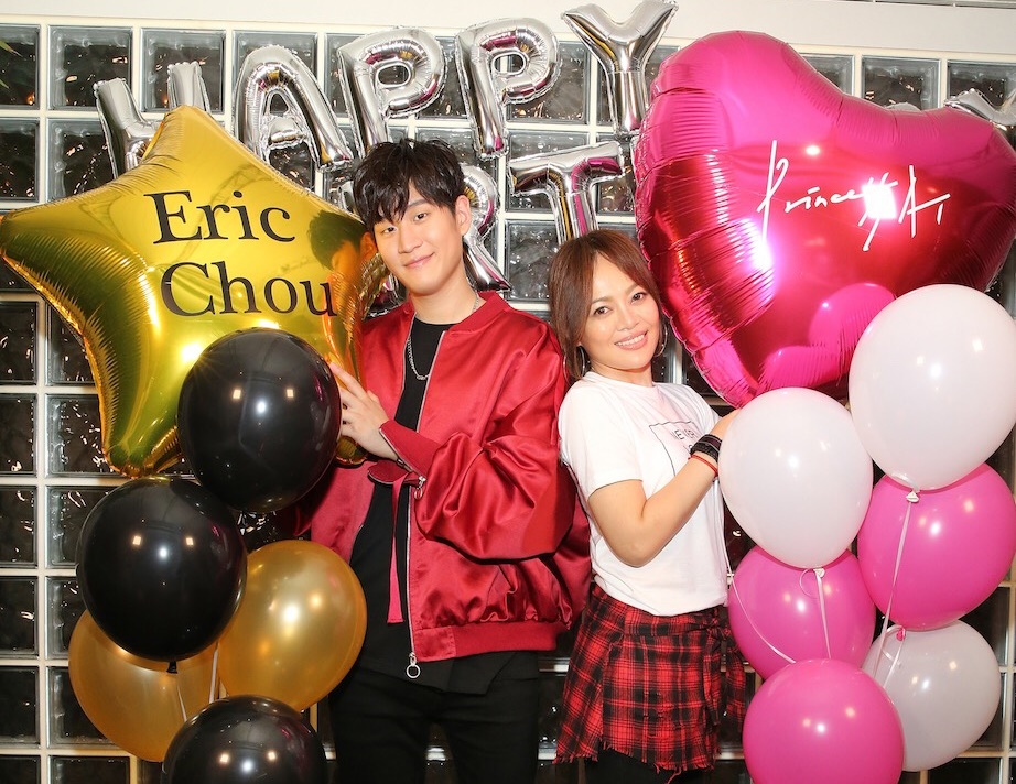 周興哲與戴愛玲同天生日，一起慶生。（索尼提供）