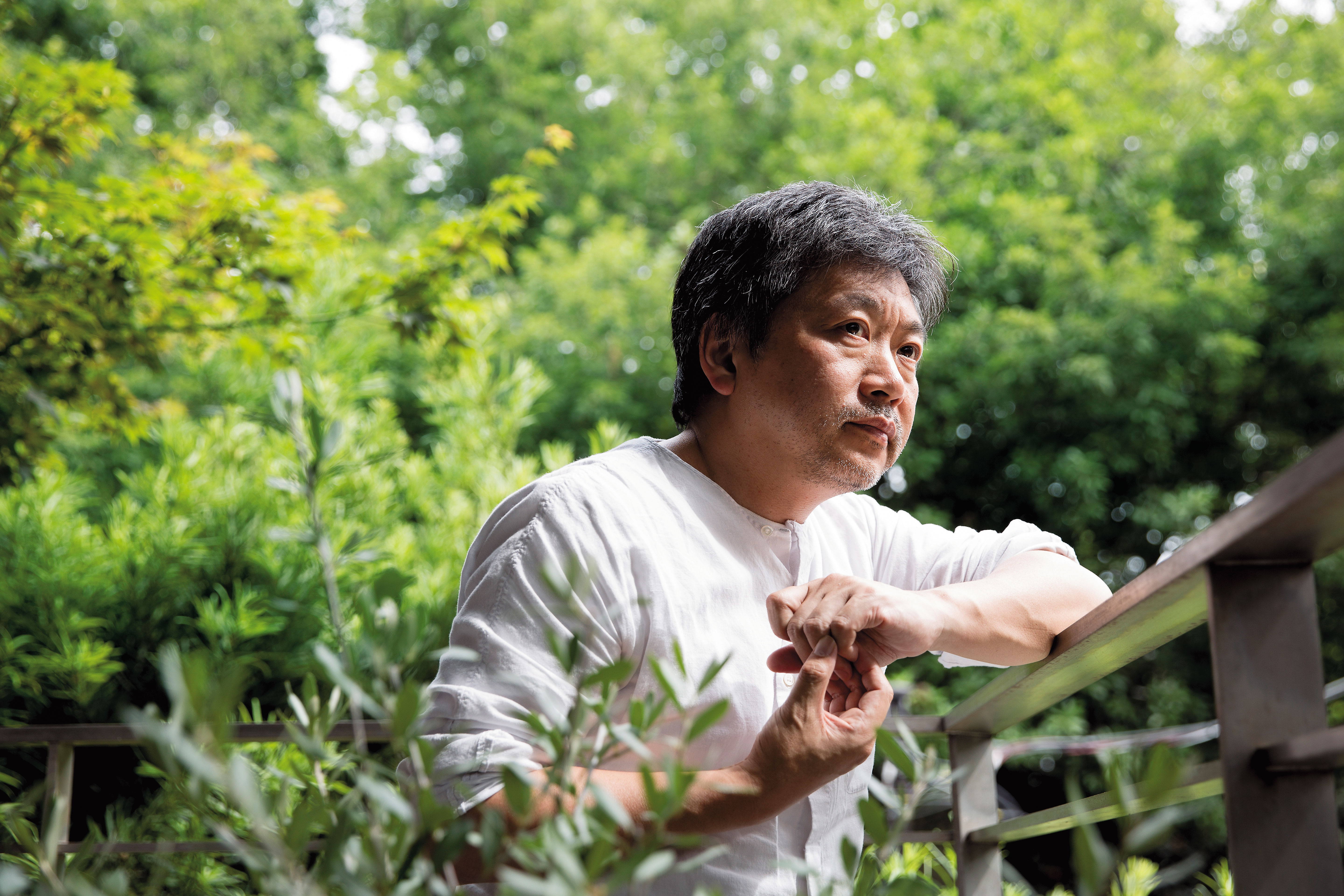 是枝裕和外表看似溫和,其實骨子裡勇於叛逆和突破,這跟他的電影風格很相像,看似一派平靜,底下卻是波濤洶湧。