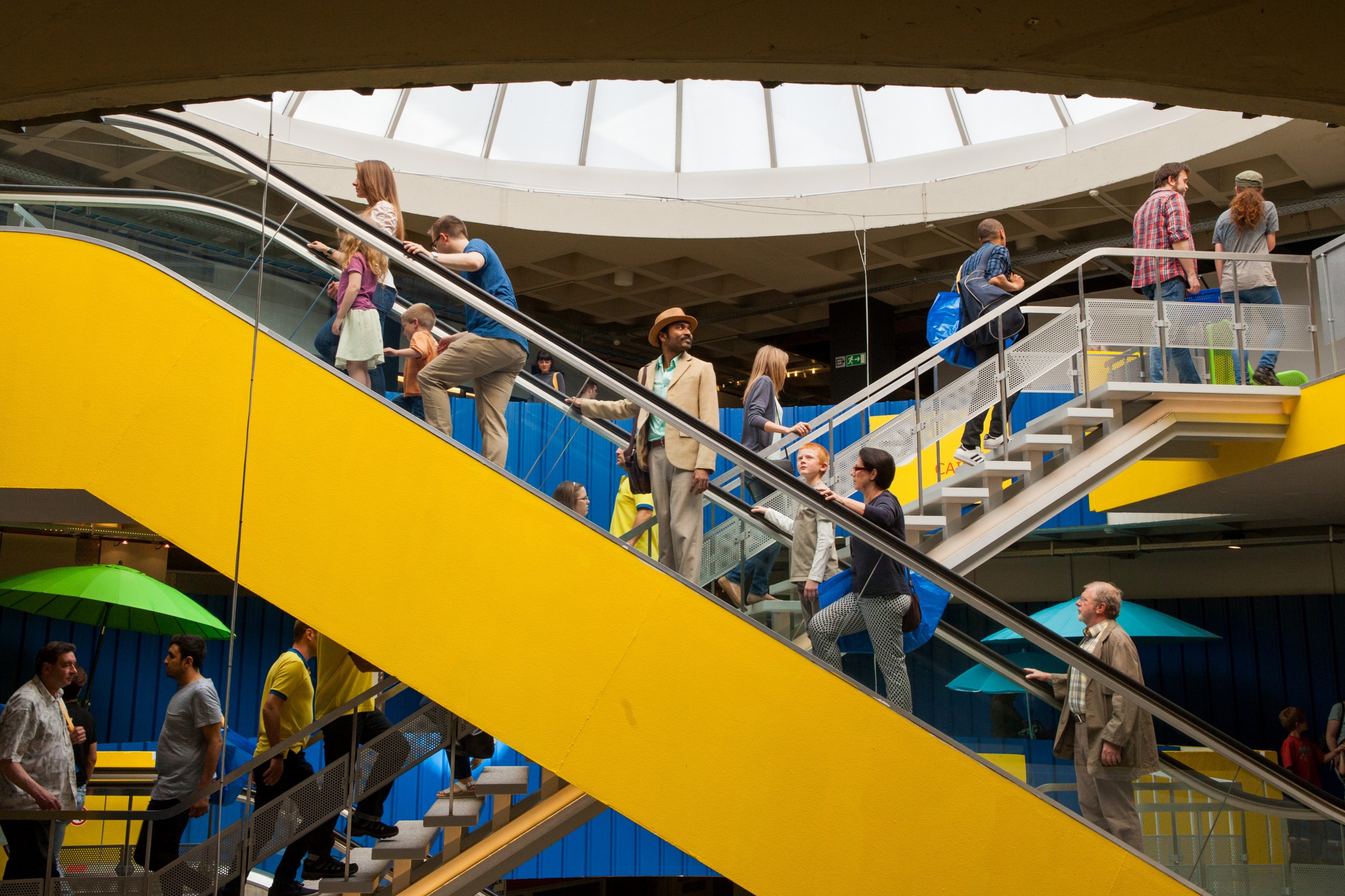 《跟著IKEA衣櫥去旅行》中，印度與法國混血的男主角對歐洲最大的渴望，就是IKEA家具店。（甲上提供）