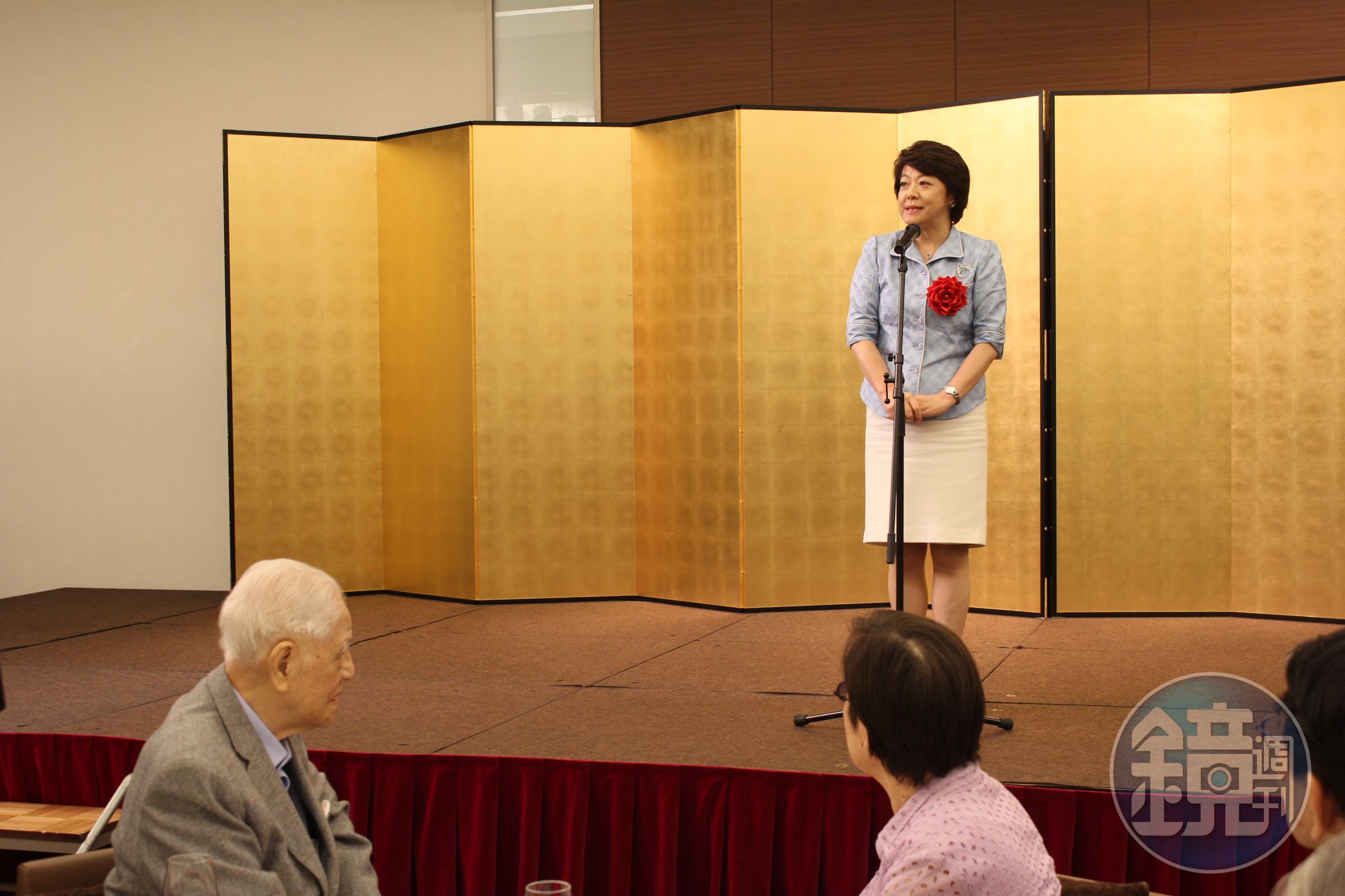 日本內閣府大臣輔佐官島尻亞伊子也出席晚宴。
