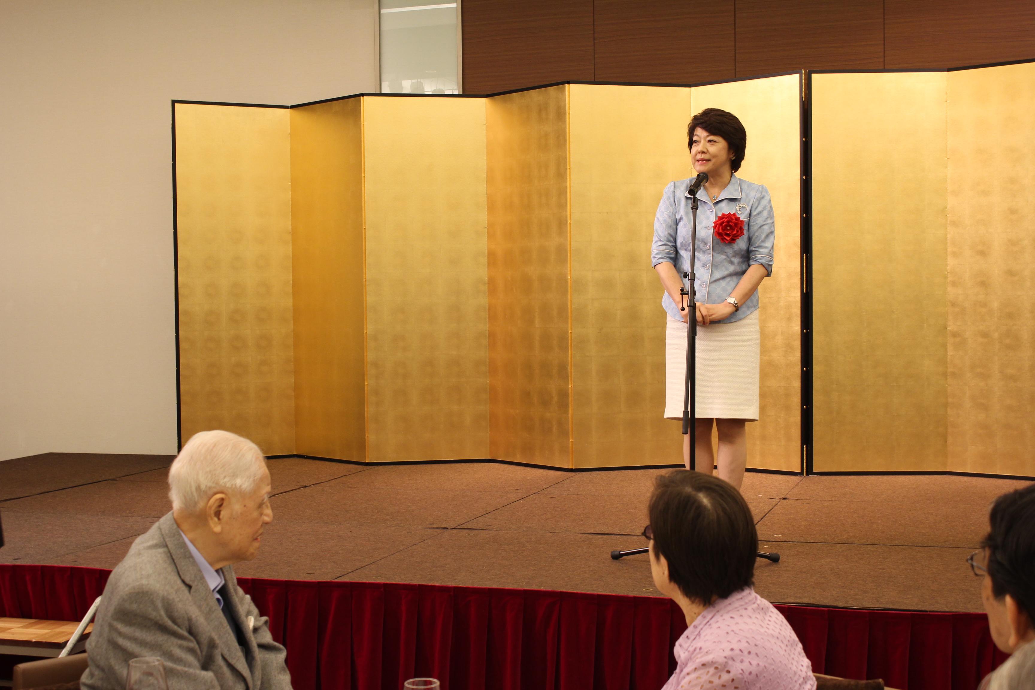 日本內閣府大臣輔佐官島尻亞伊子也出席晚宴。