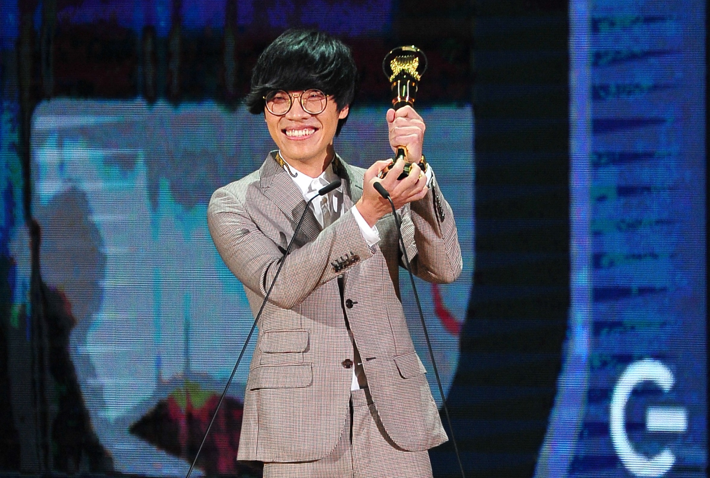 盧廣仲創作的〈魚仔〉，一舉奪得第29屆最佳作曲人及年度歌曲獎兩項大獎。（台視提供）