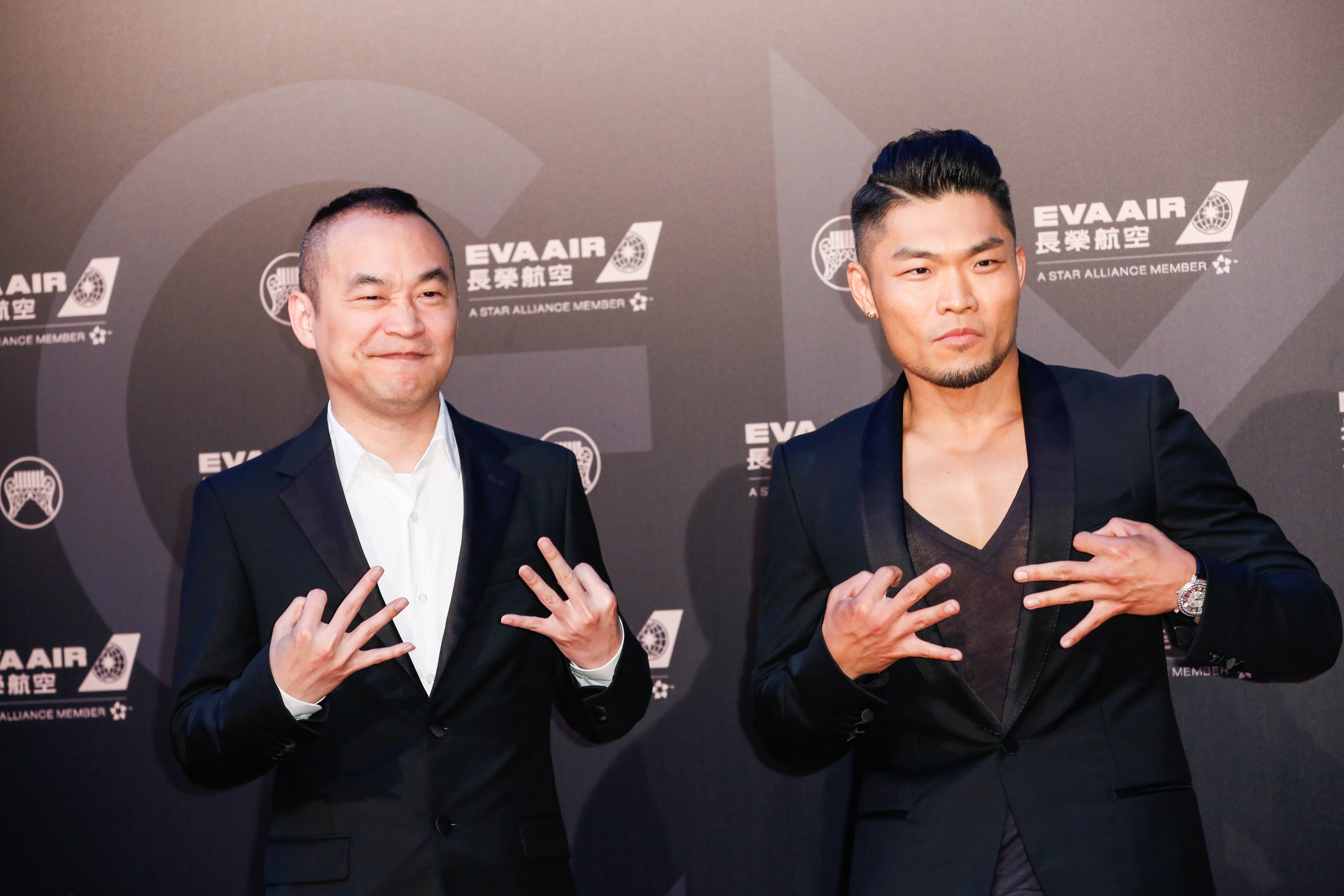 黃立成放話如果李玖哲得歌王，兩人要一起在台上脫衣服露肌肉。