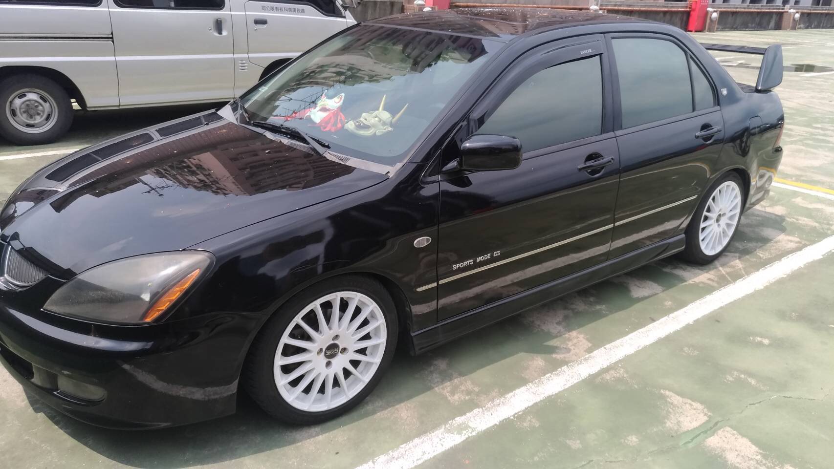 陳姓男子取車時，遭埋伏在停車場等三名男子包圍，強擄至鶯歌凌虐。