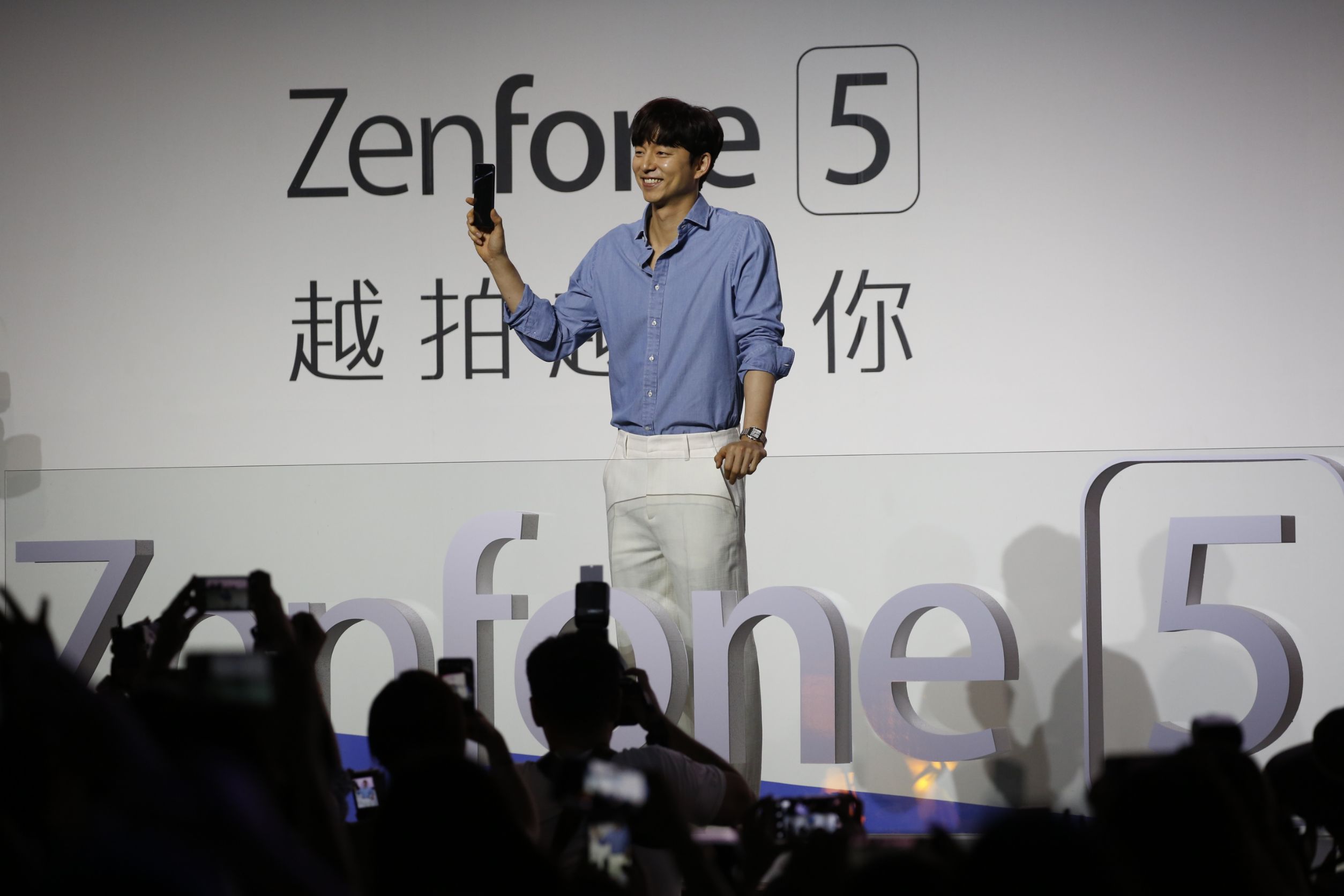 被封為「亞洲男神」的韓星孔劉今日再度來台，參加華碩「AI啟動！ZenFone 5攝影派對」。