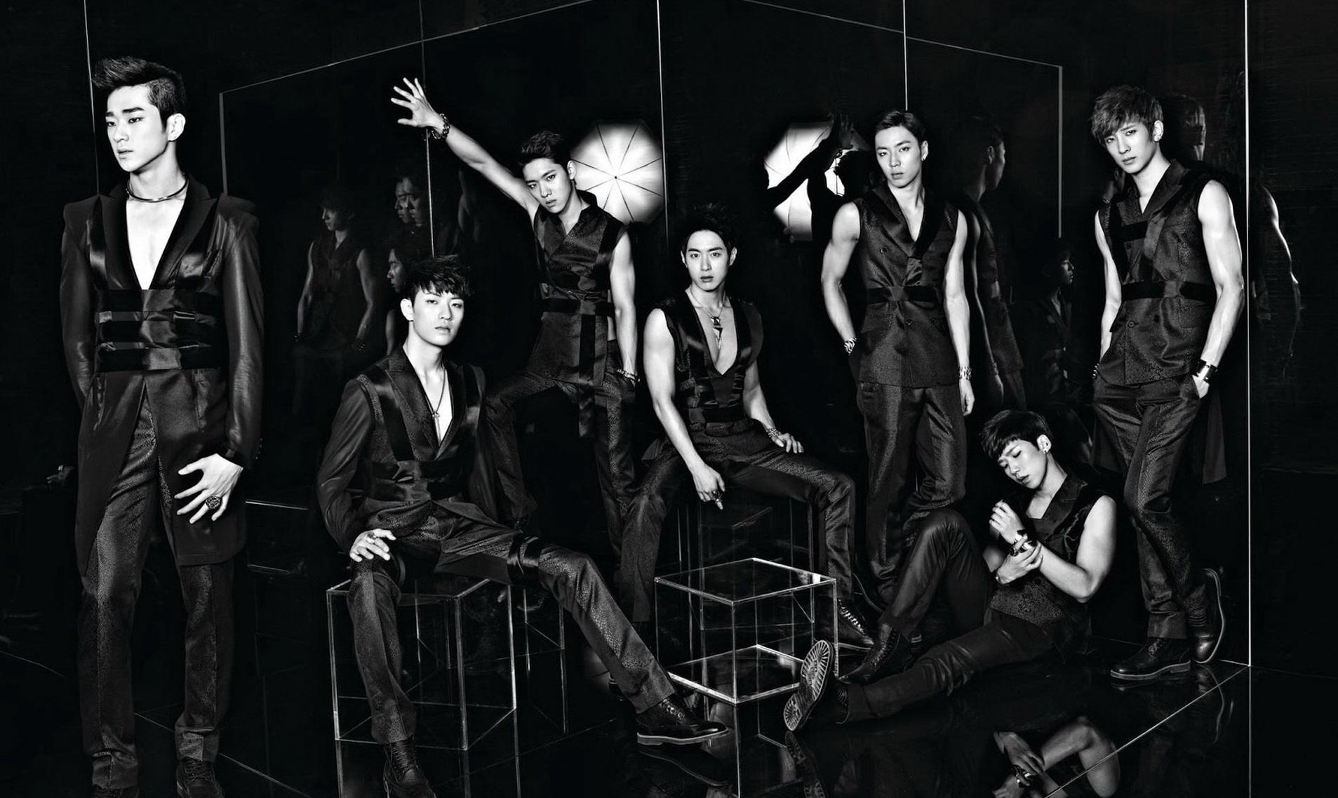 「100%」2012年由SBS電視台綜藝節目《TEEN TOP 的走紅100%》中出道，隔年還曾推出標榜歌唱為主的子團「100% V」。（TOP Media提供）