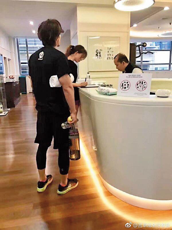 去年底林志玲與言承旭被直擊在馬來西亞上健身房運動、復合之說甚囂塵上,4月卻被林志玲一句「沒有戀情」徹底切割。(翻攝自言承旭全球家族微博)