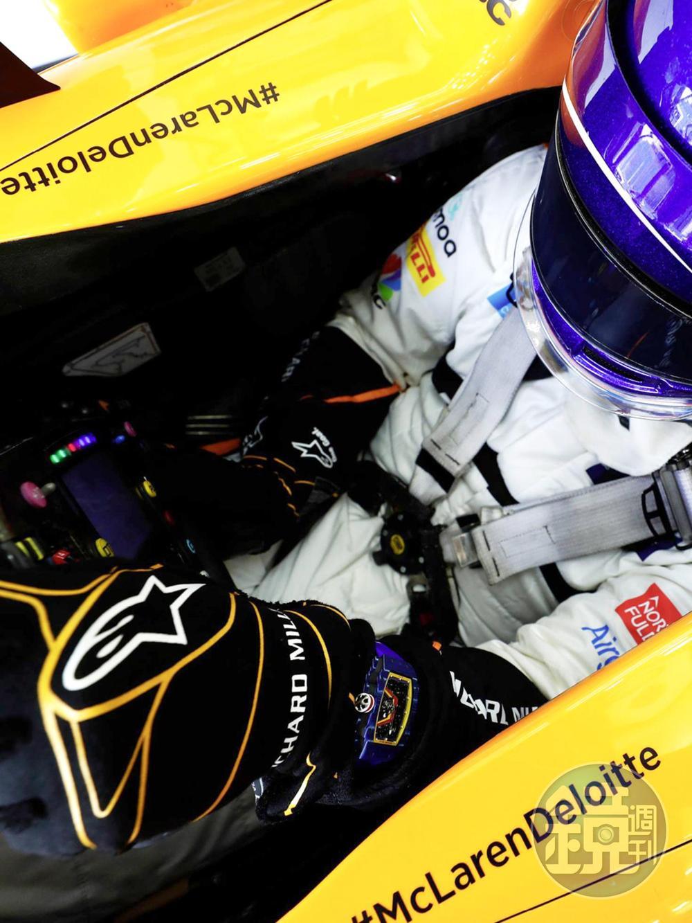 F1車手Fernando Alonso佩戴此款腕錶在賽車場上進行測試，並藉此測試RM全新開發的技術，未來會運用到量產錶款之上。