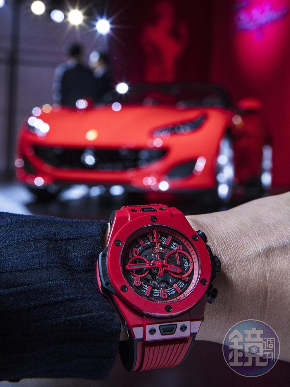 《HUBLOT Big Bang Unico Red Magic》這款鮮紅色的HUBLOT錶款，雖然不是法拉利聯名錶，卻是最展現「法拉利紅」特色的裝備。採用HUBLOT獨家開發的「魔力紅」高科技陶瓷，展現非常鮮豔又飽滿的紅色，同時擁有比傳統陶瓷更高的密度與硬度，維氏硬度達1500HV，完全不怕刮傷，永保如新。如果你開紅色法拉利，絕對要配這款腕錶。 功能：時、分、小秒針顯示；計時碼錶；日期顯示/機芯：自動上鏈機芯/定價：約 NT$815,000（限量500只）
