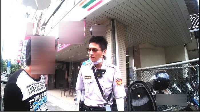 楊男面對盤查時,突然面露痛苦、表情扭曲。(警方提供)