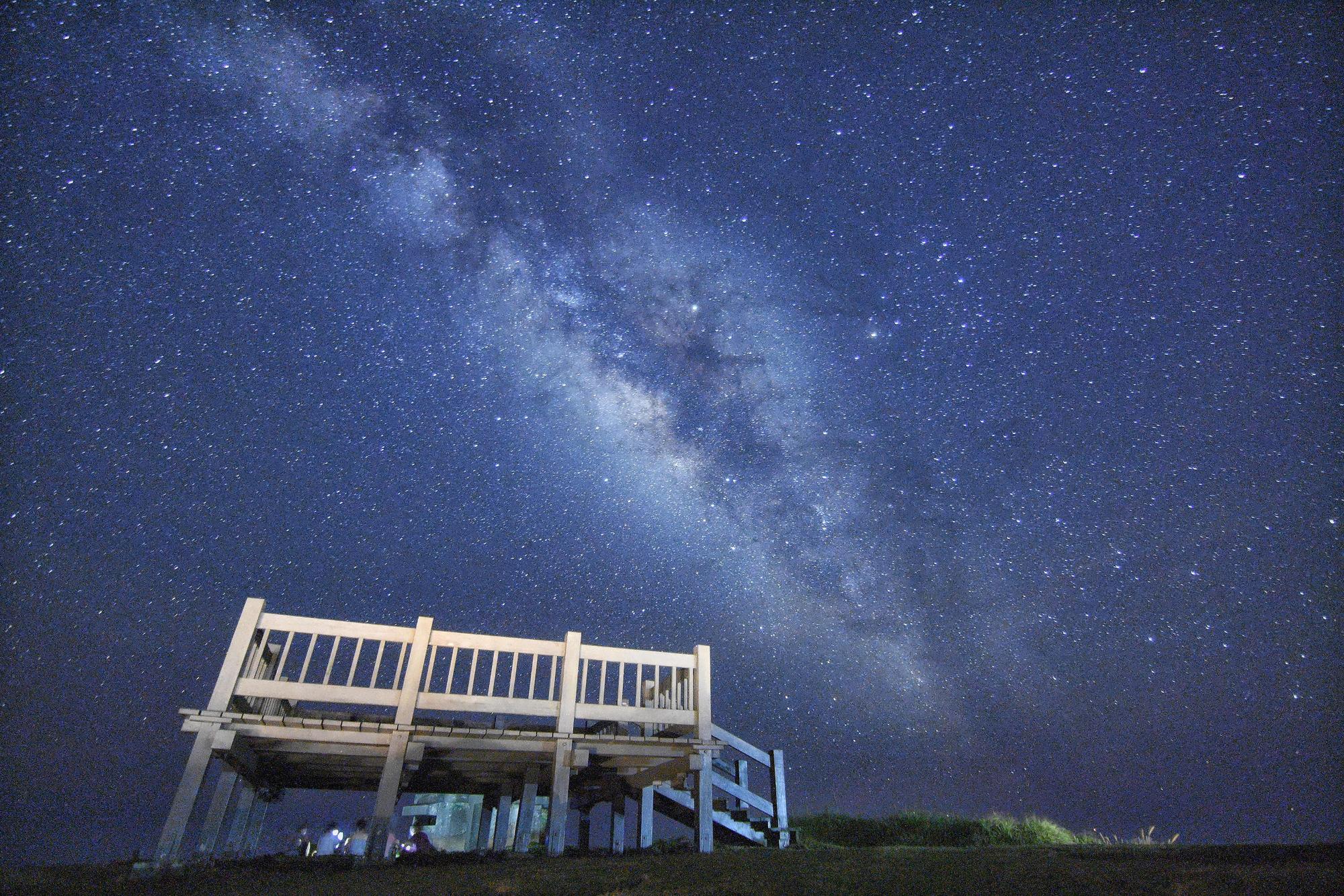 綠島的夏日夜空，繁星點點。（台東縣政府提供）