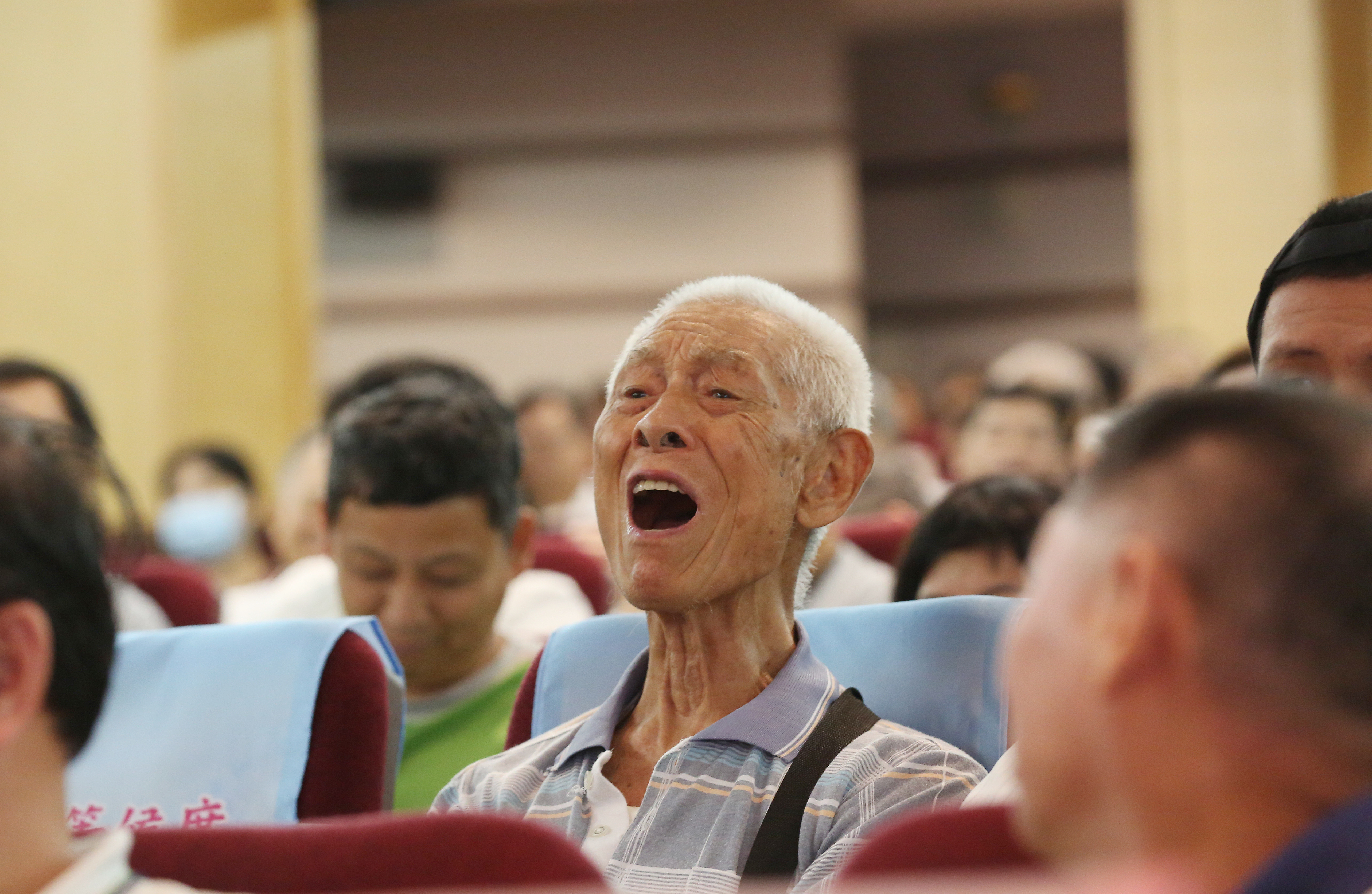 董事長郭台銘被一位年紀高達90多歲的股東抱怨股票賠錢。